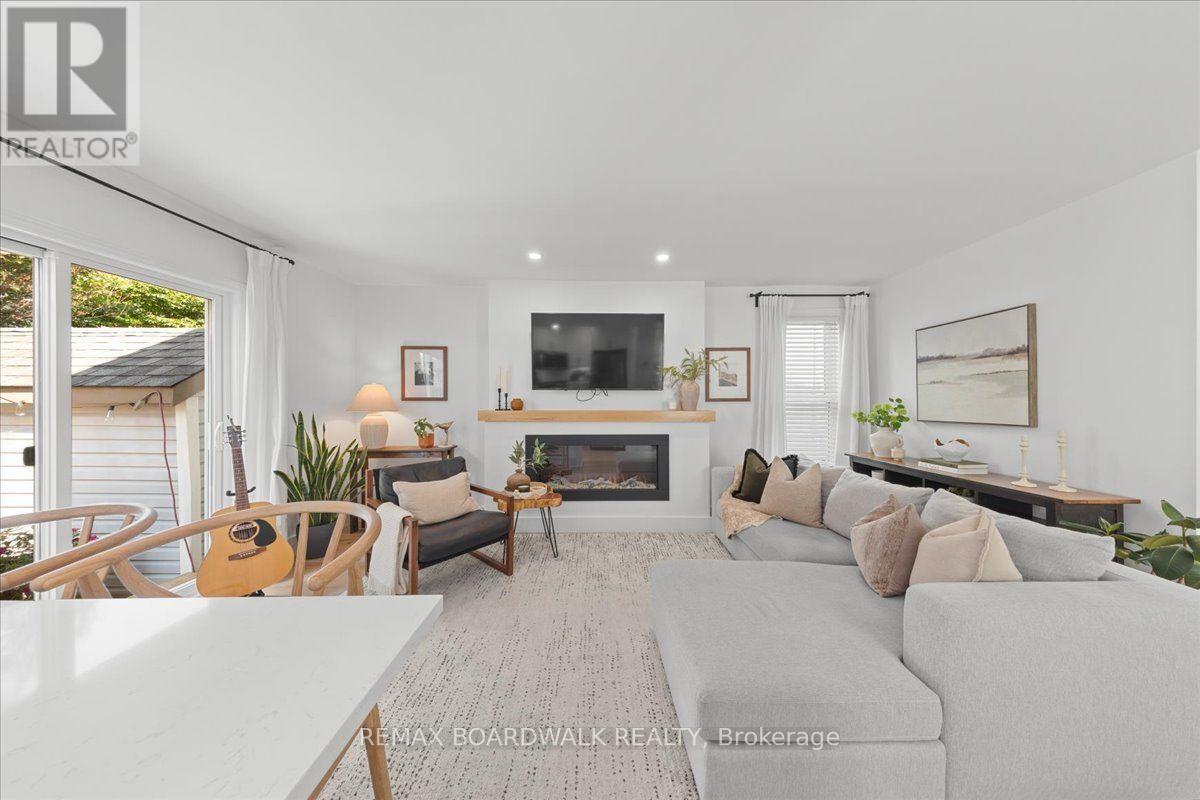 43 Peacock Crescent, Ottawa, ON - Indoor Photo Showing Living Room With Fireplace