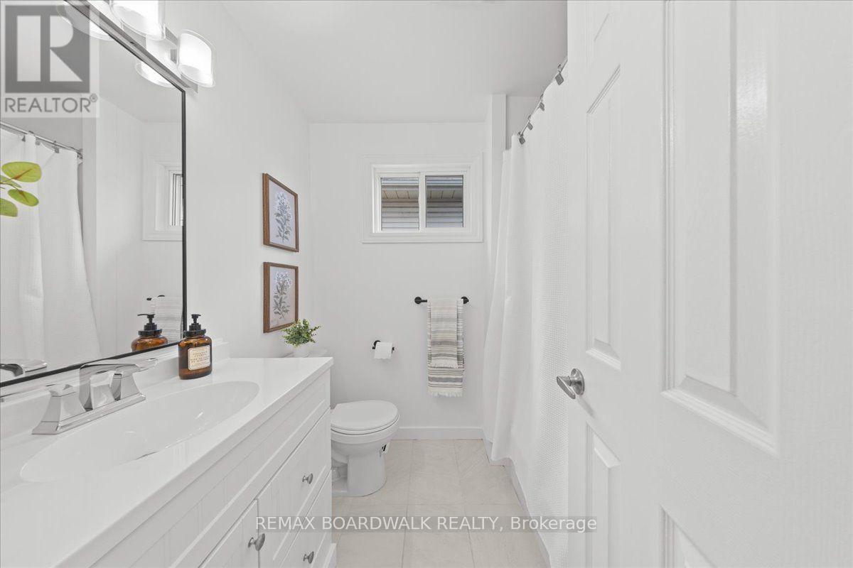 43 Peacock Crescent, Ottawa, ON - Indoor Photo Showing Bathroom