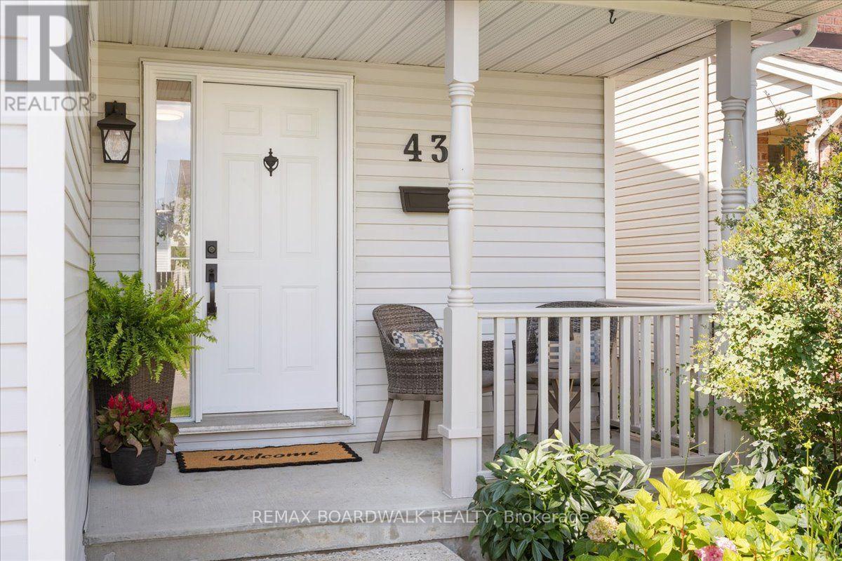43 Peacock Crescent, Ottawa, ON - Outdoor With Exterior