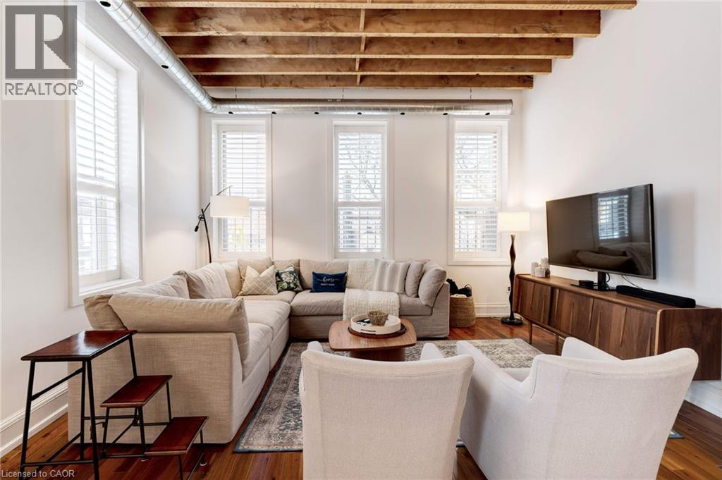 205 King Street E Unit# 2, Hamilton, ON - Indoor Photo Showing Living Room