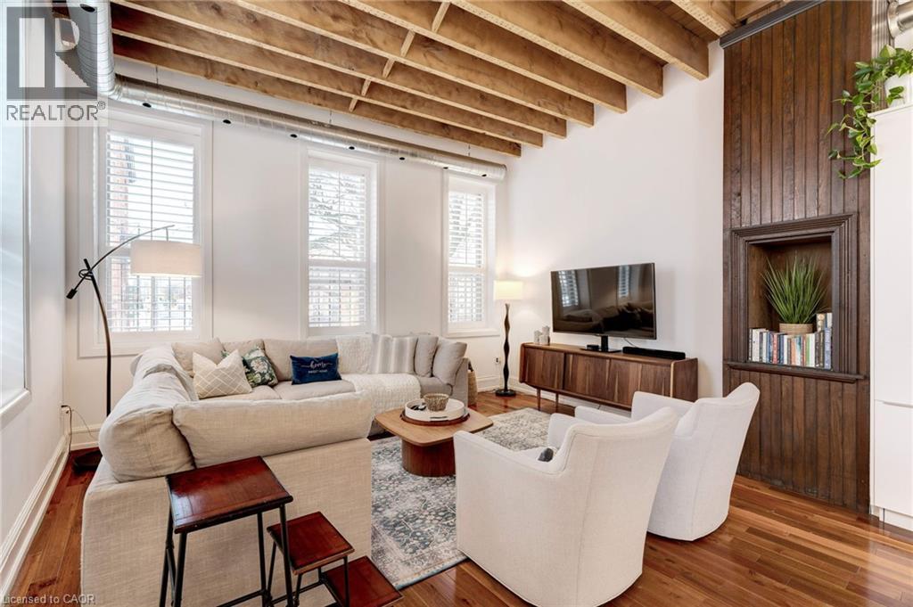 205 King Street E Unit# 2, Hamilton, ON - Indoor Photo Showing Living Room