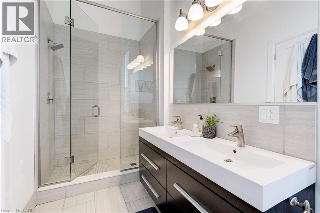 205 King Street E Unit# 2, Hamilton, ON - Indoor Photo Showing Bathroom