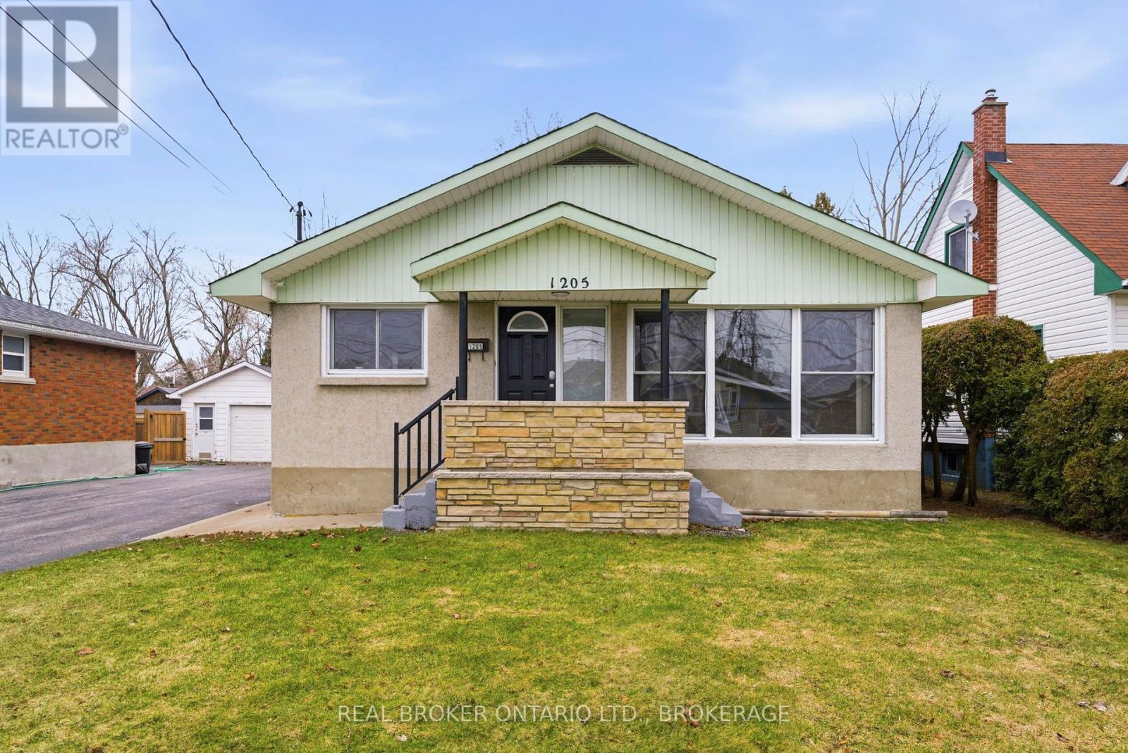 1205 Osborne Avenue, Cornwall, ON - Outdoor