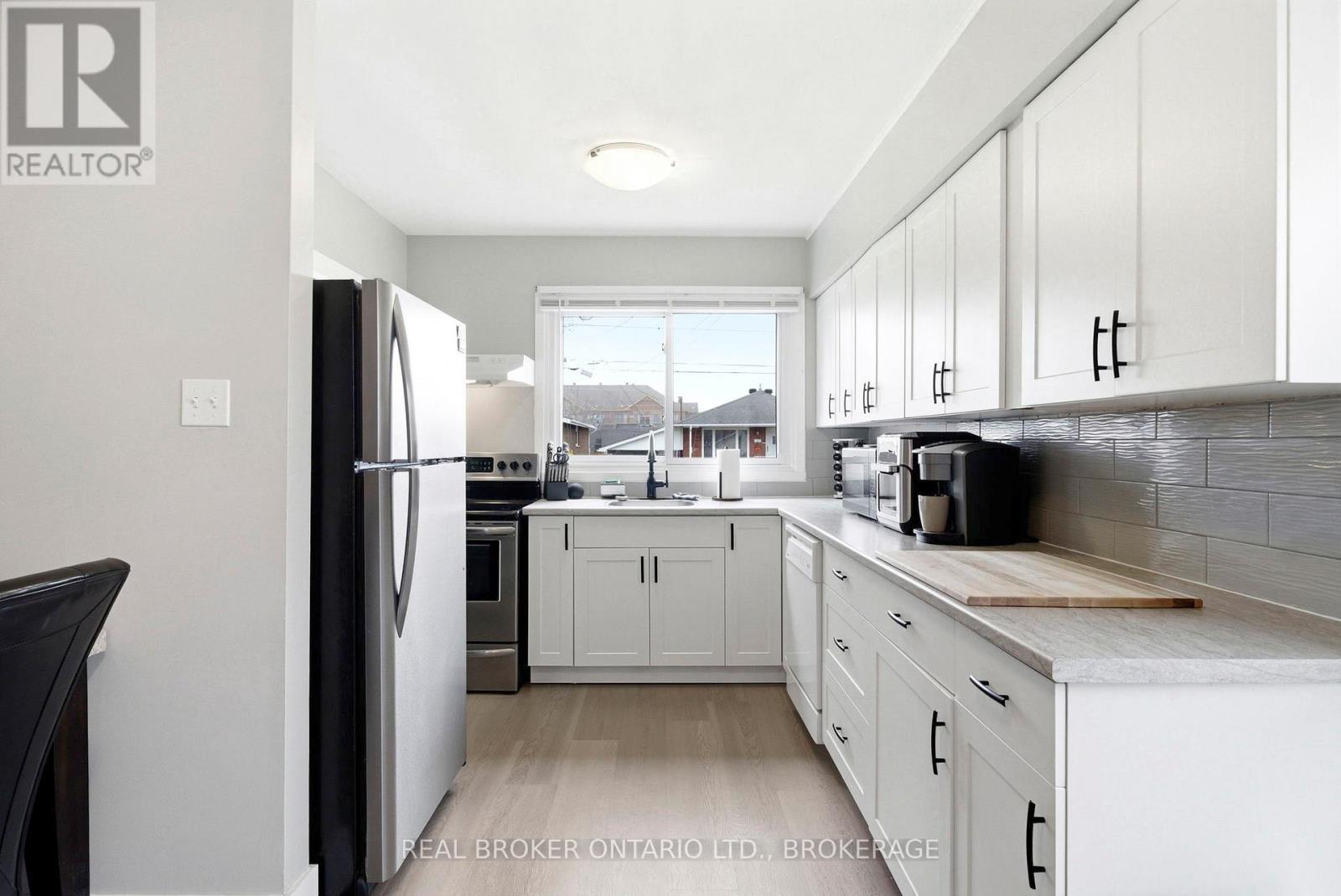1205 Osborne Avenue, Cornwall, ON - Indoor Photo Showing Kitchen