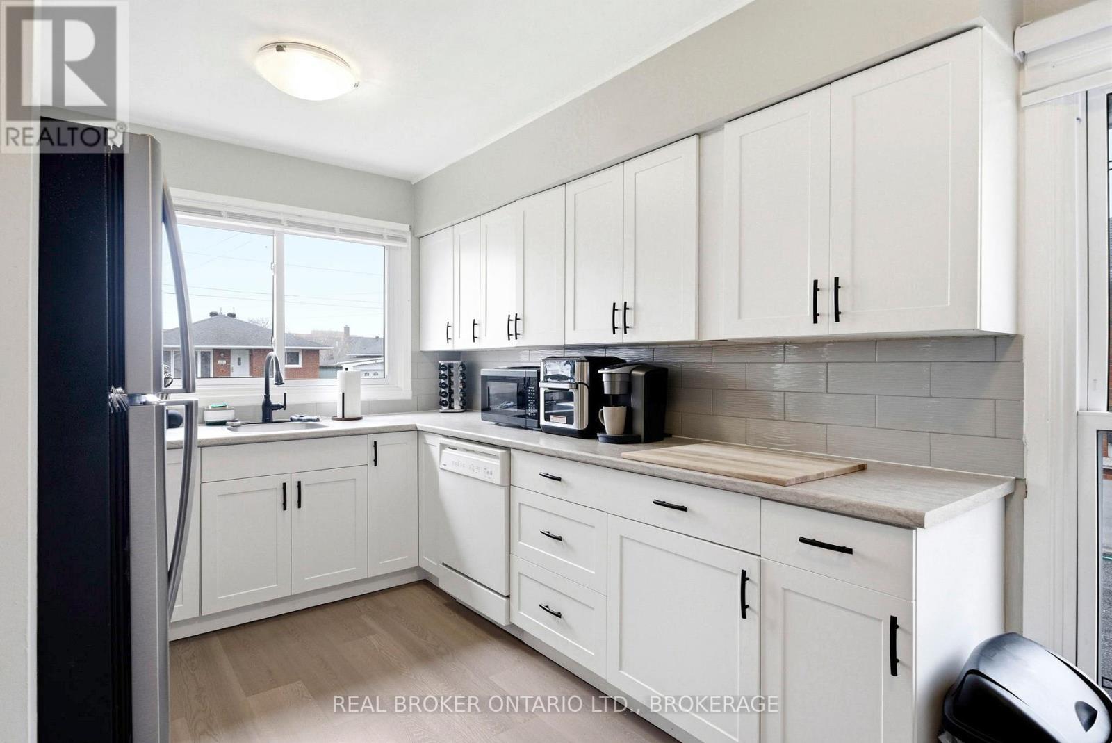 1205 Osborne Avenue, Cornwall, ON - Indoor Photo Showing Kitchen