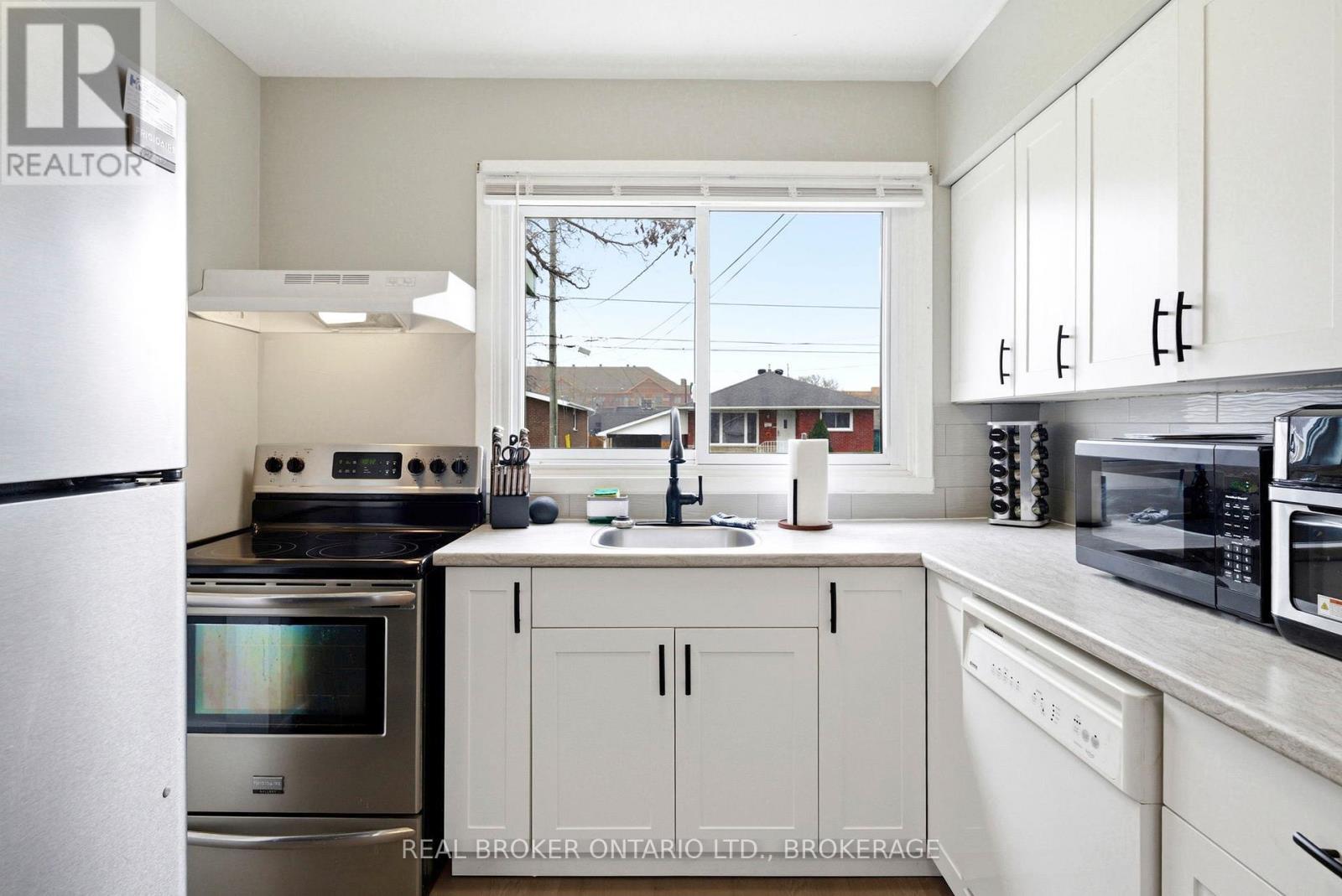 1205 Osborne Avenue, Cornwall, ON - Indoor Photo Showing Kitchen