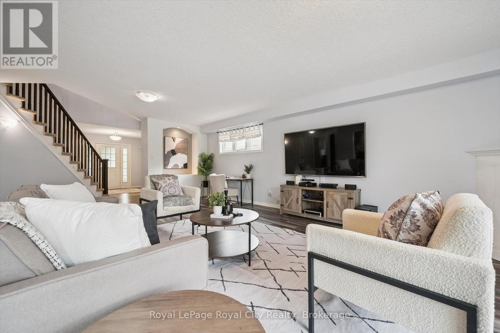138 Flanders Road, Waterloo, ON - Indoor Photo Showing Living Room