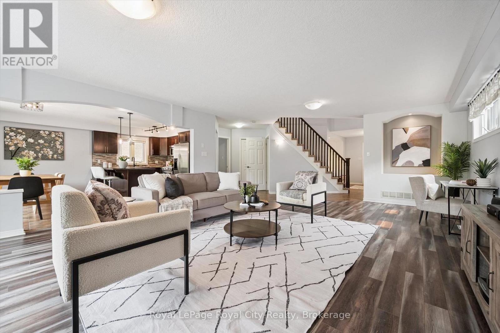 138 Flanders Road, Waterloo, ON - Indoor Photo Showing Living Room