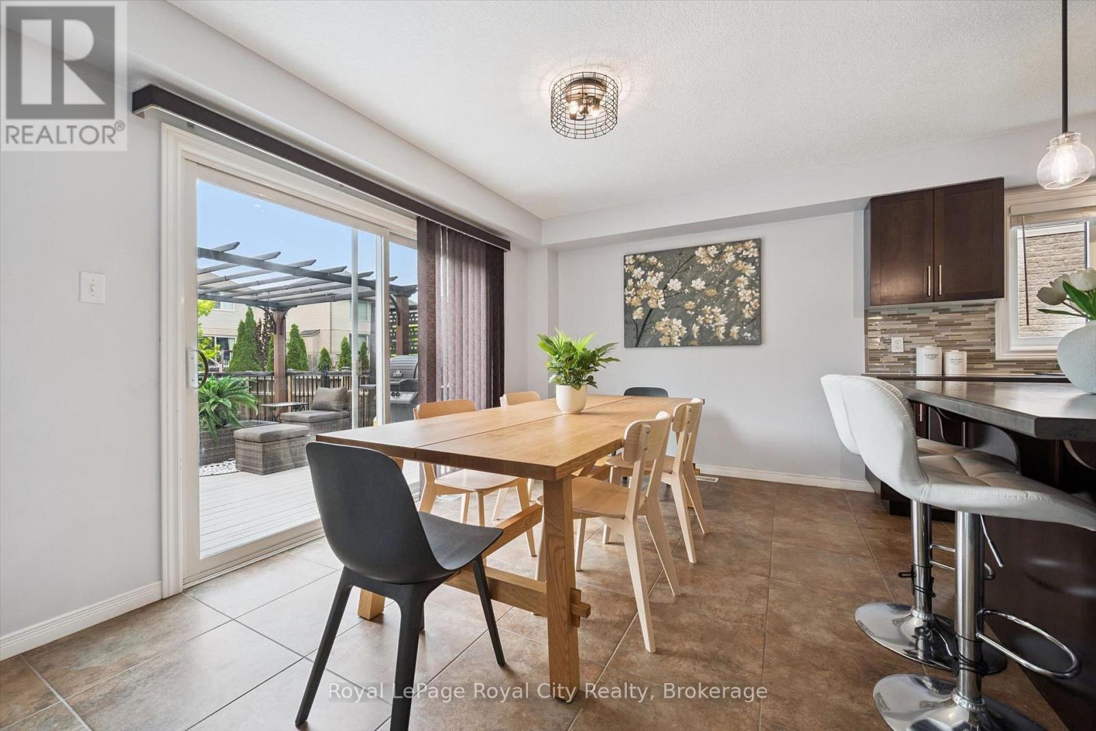 138 Flanders Road, Waterloo, ON - Indoor Photo Showing Dining Room