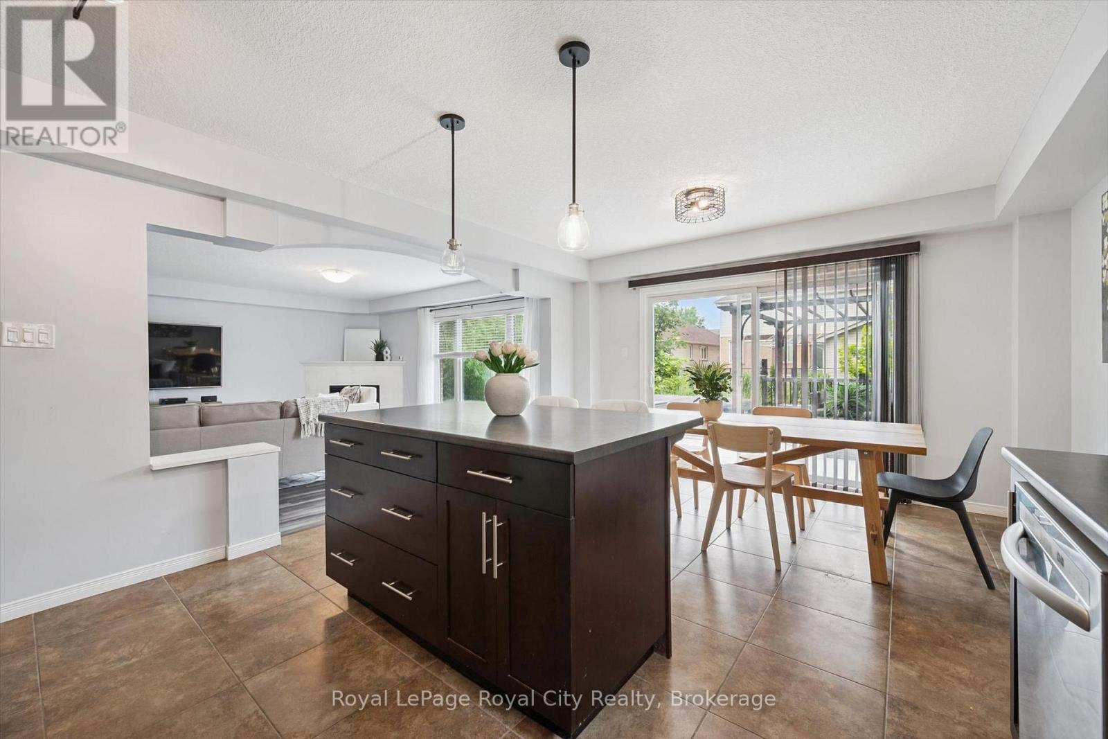 138 Flanders Road, Waterloo, ON - Indoor