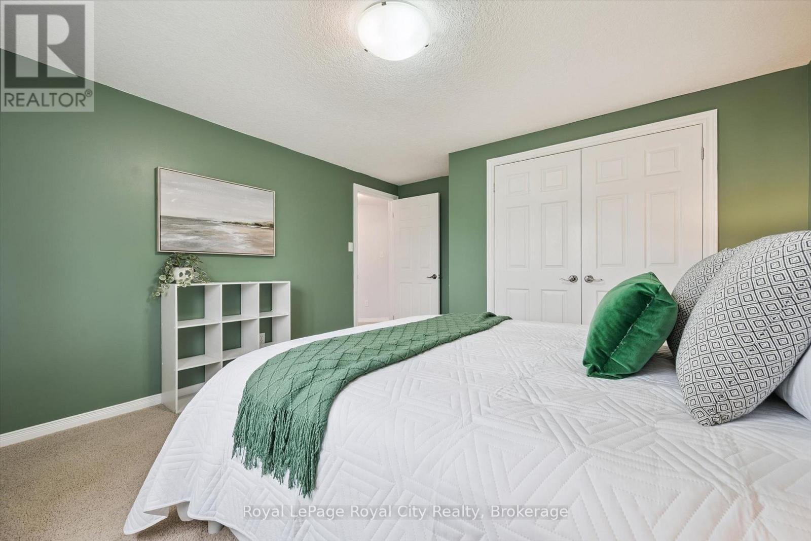 138 Flanders Road, Waterloo, ON - Indoor Photo Showing Bedroom