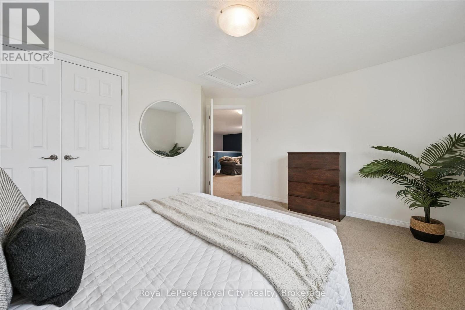 138 Flanders Road, Waterloo, ON - Indoor Photo Showing Bedroom