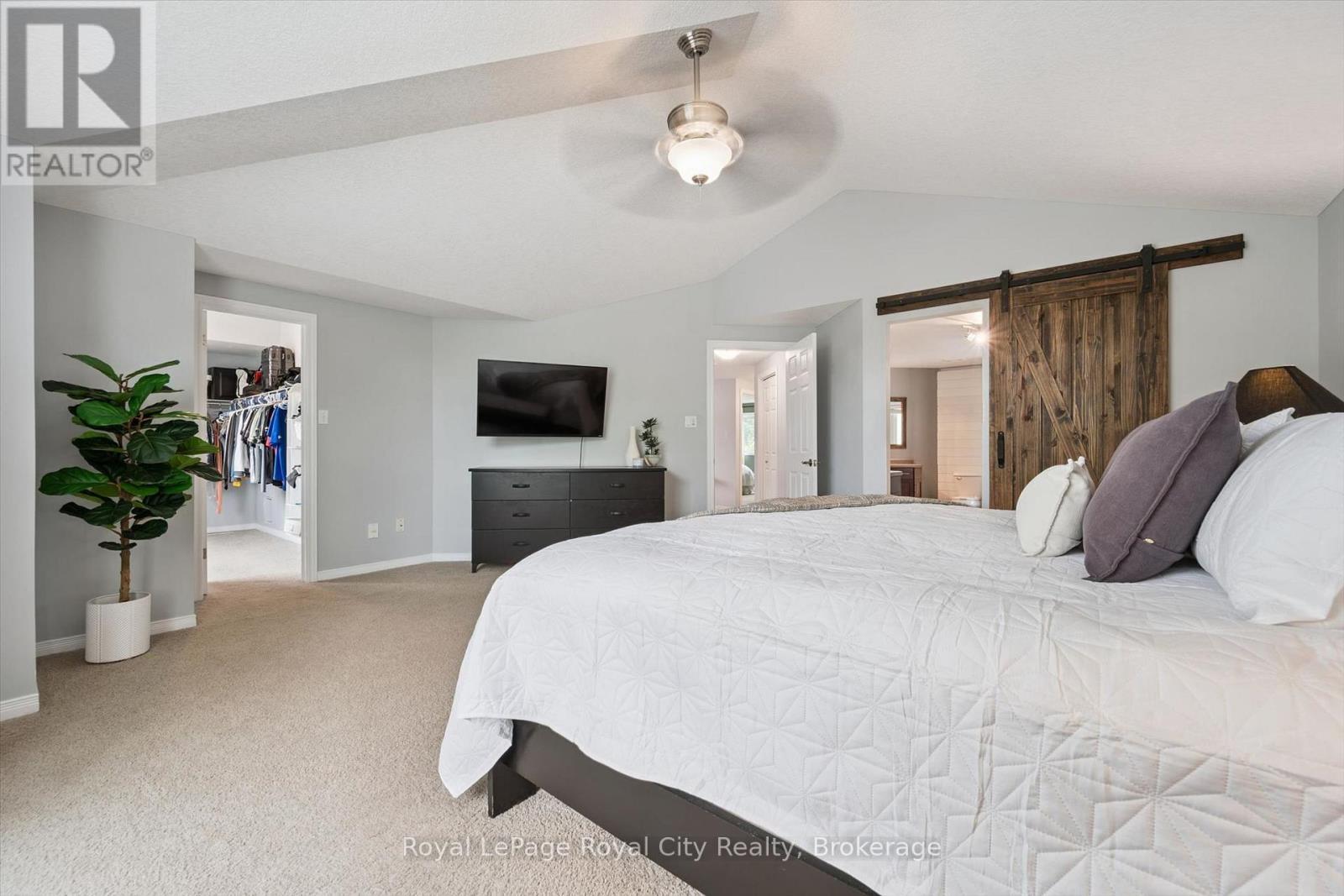 138 Flanders Road, Waterloo, ON - Indoor Photo Showing Bedroom
