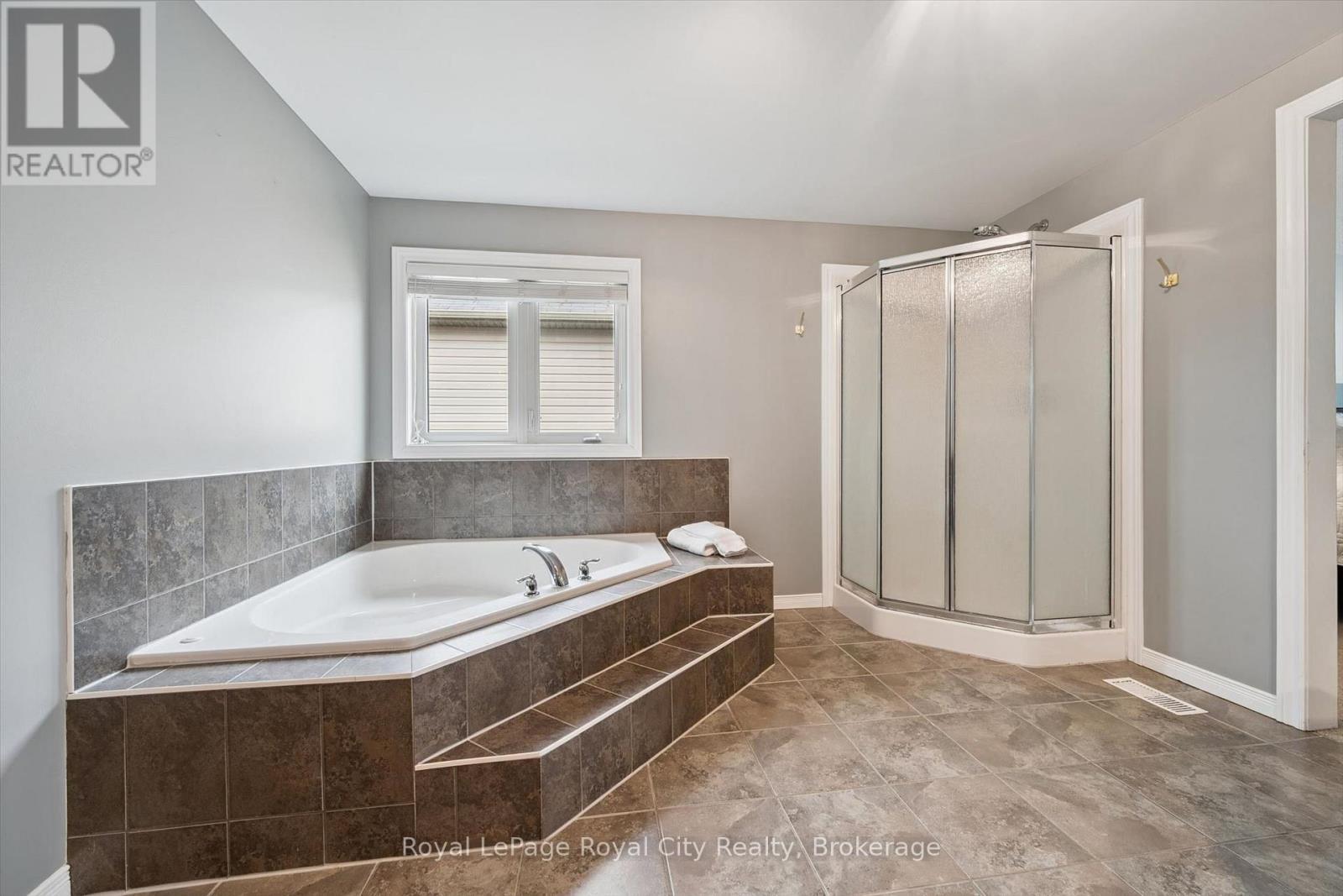 138 Flanders Road, Waterloo, ON - Indoor Photo Showing Bathroom