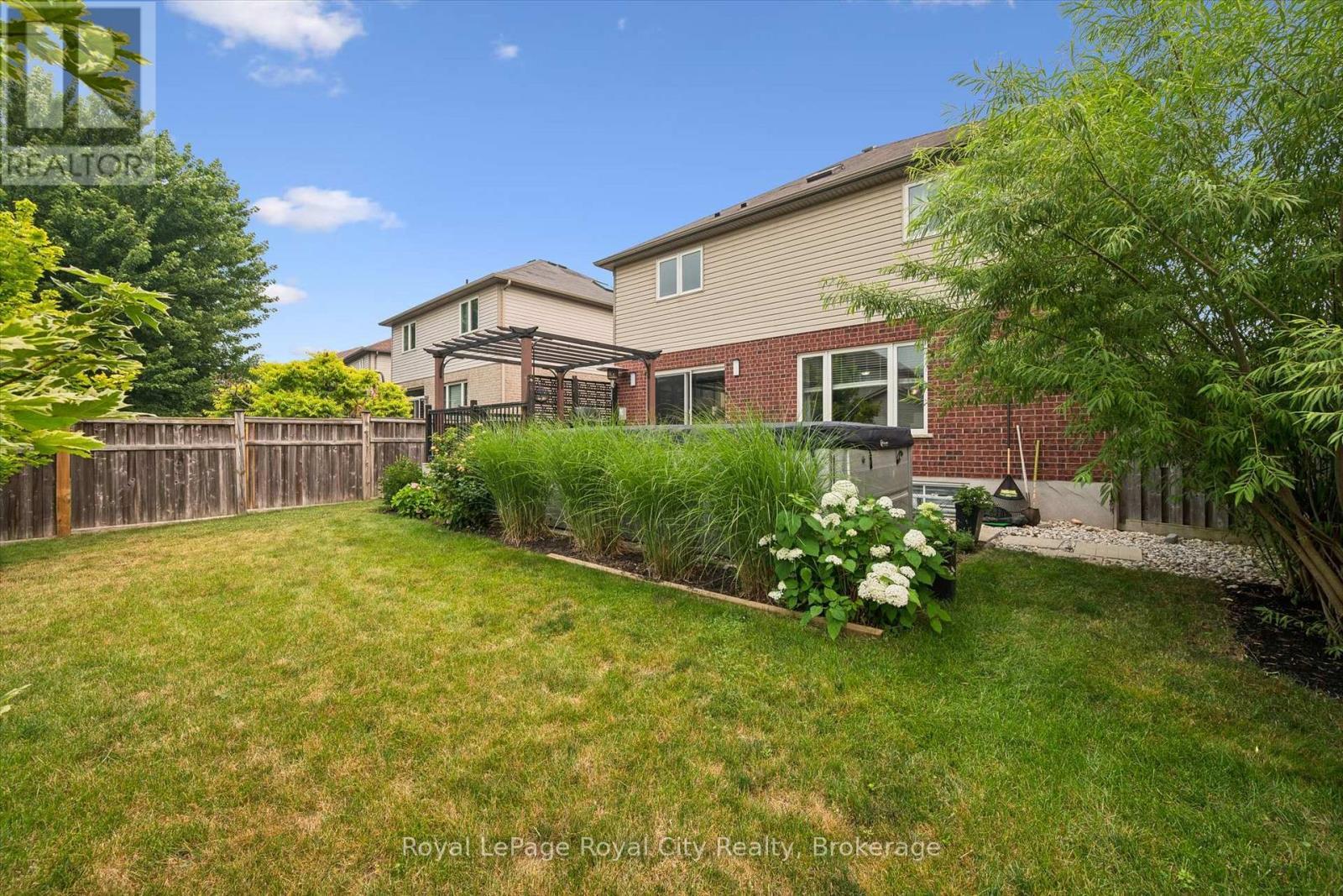 138 Flanders Road, Waterloo, ON - Outdoor