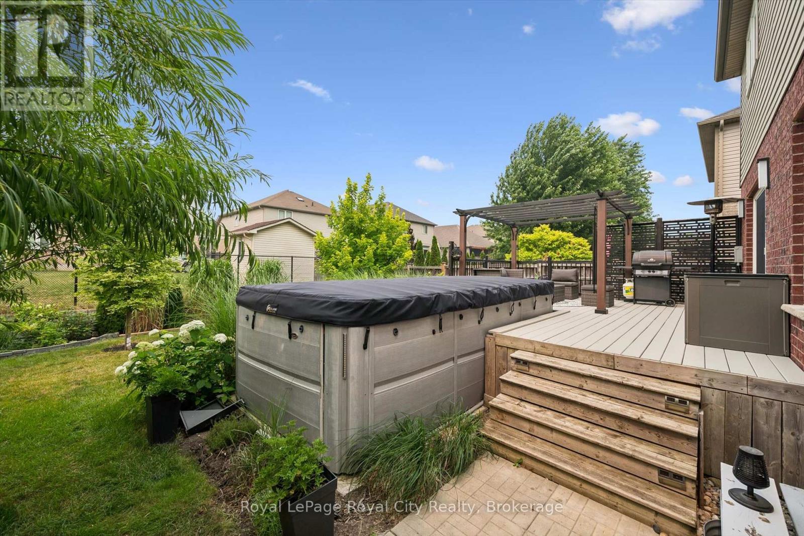 138 Flanders Road, Waterloo, ON - Outdoor