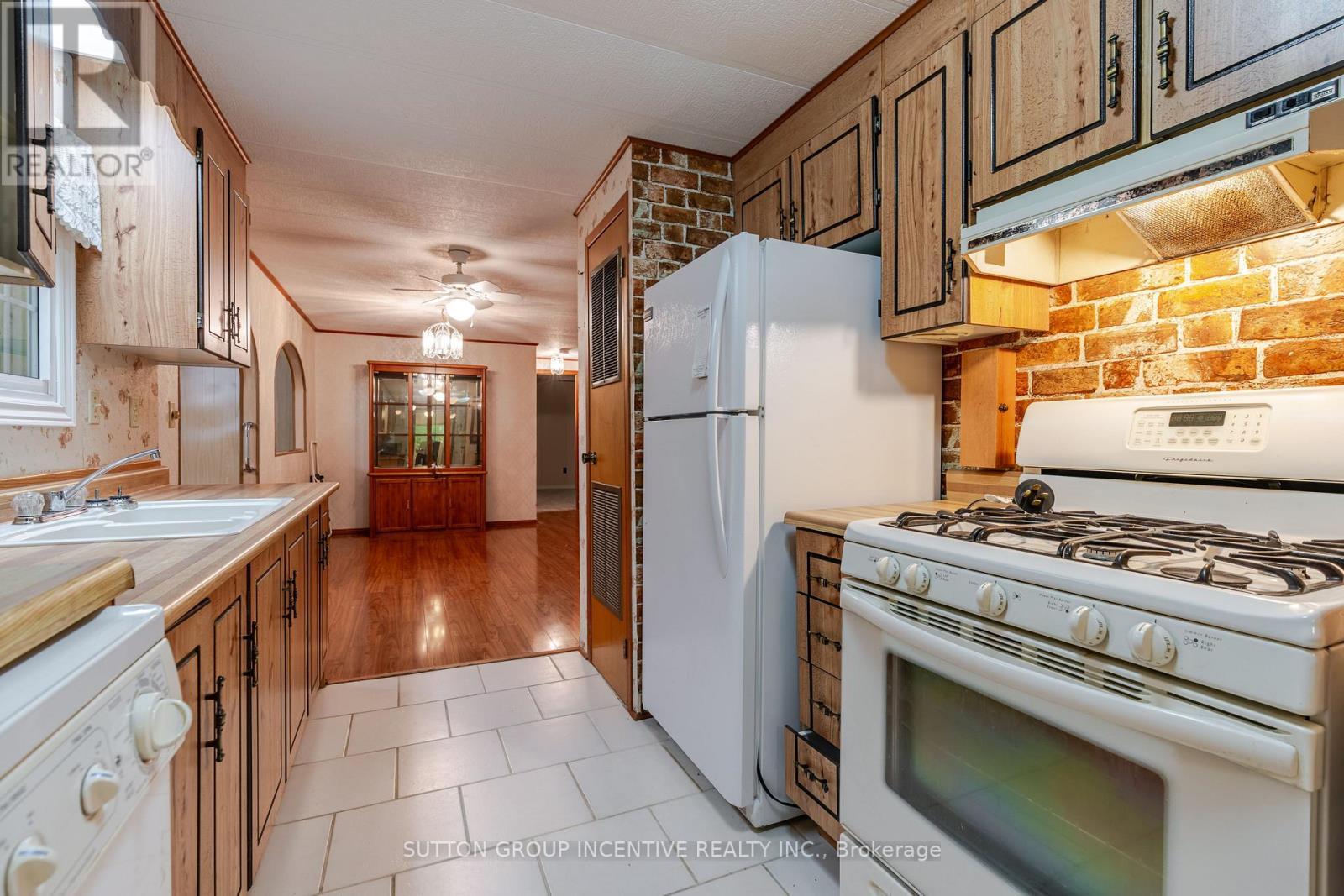 6 Willow Landing, Innisfil, ON - Indoor Photo Showing Kitchen