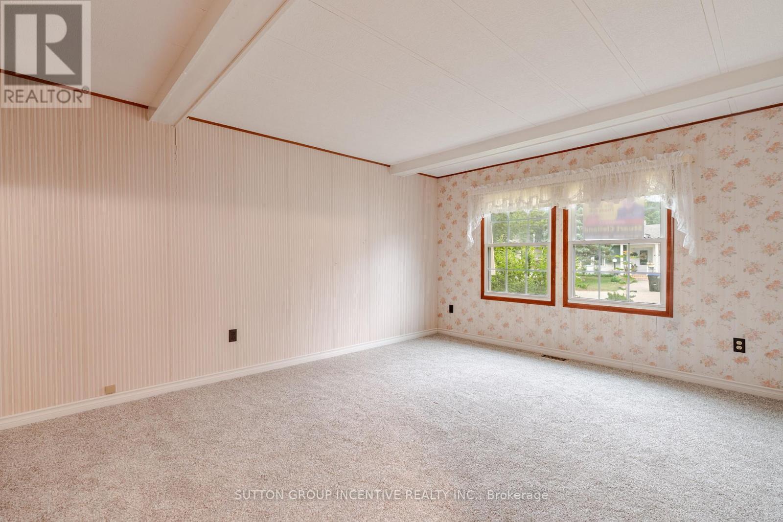 6 Willow Landing, Innisfil, ON - Indoor Photo Showing Other Room