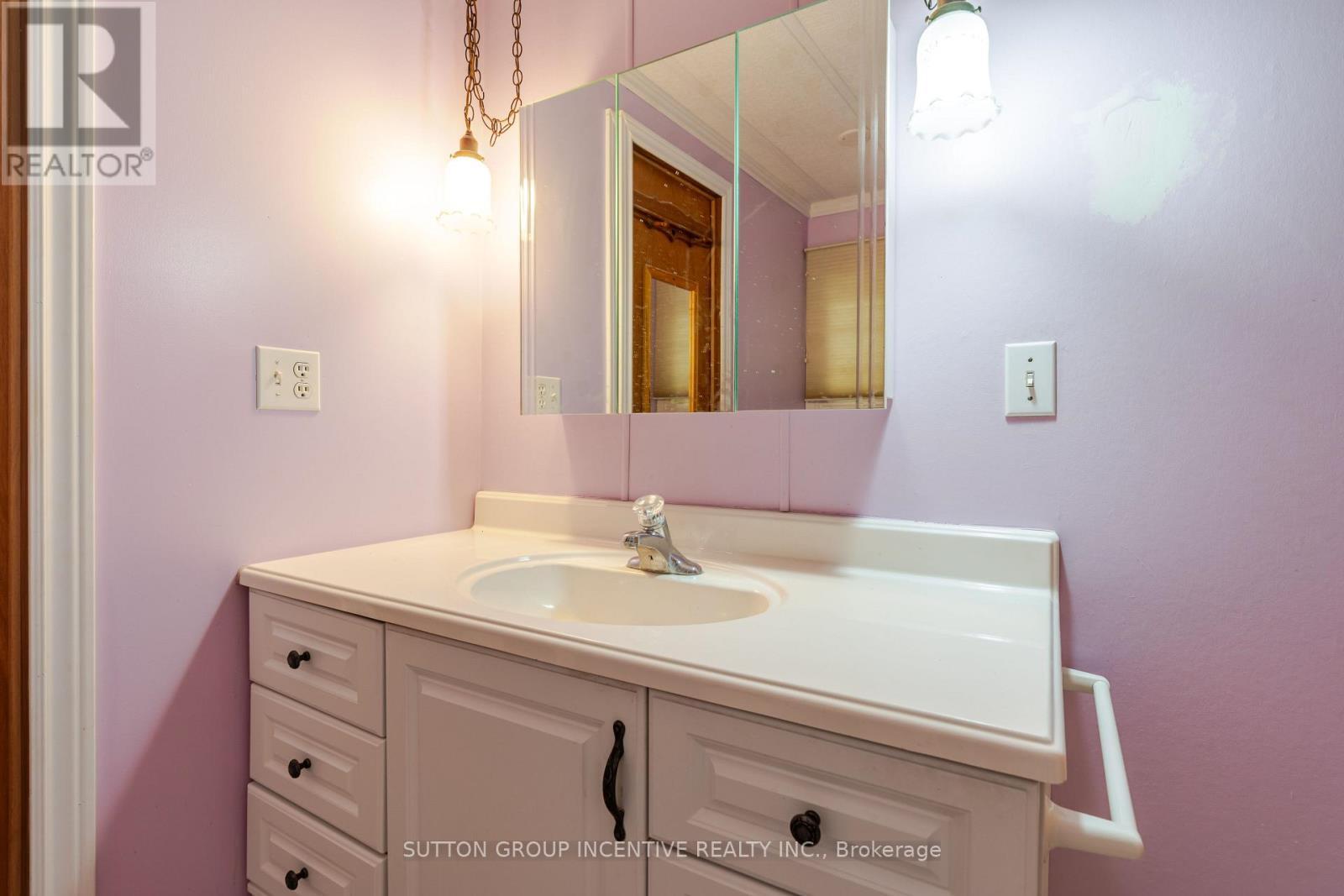 6 Willow Landing, Innisfil, ON - Indoor Photo Showing Bathroom
