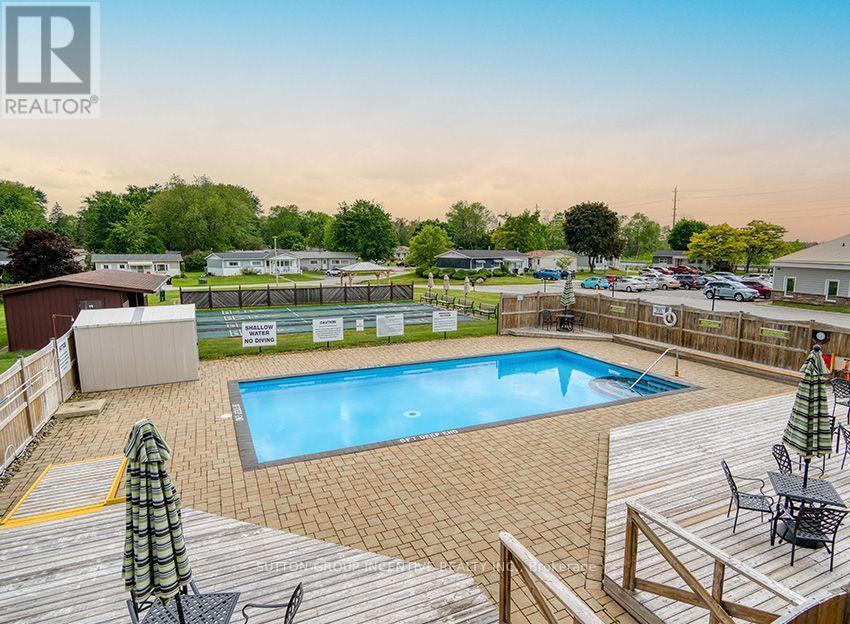 6 Willow Landing, Innisfil, ON - Outdoor With In Ground Pool With Deck Patio Veranda
