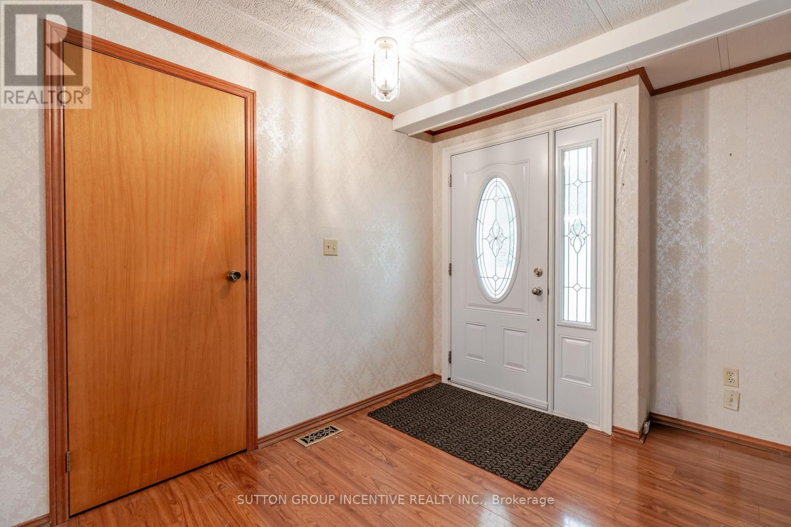 6 Willow Landing, Innisfil, ON - Indoor Photo Showing Other Room