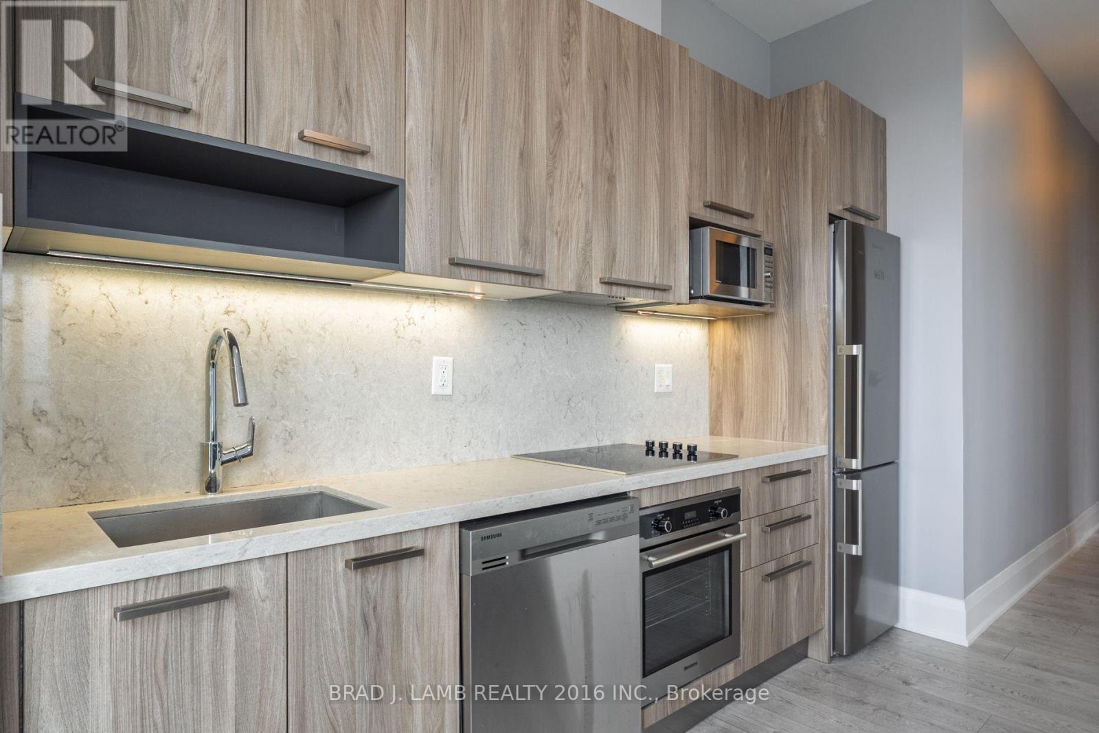 #4403 - 36 Park Lawn Road, Toronto, ON - Indoor Photo Showing Kitchen With Upgraded Kitchen