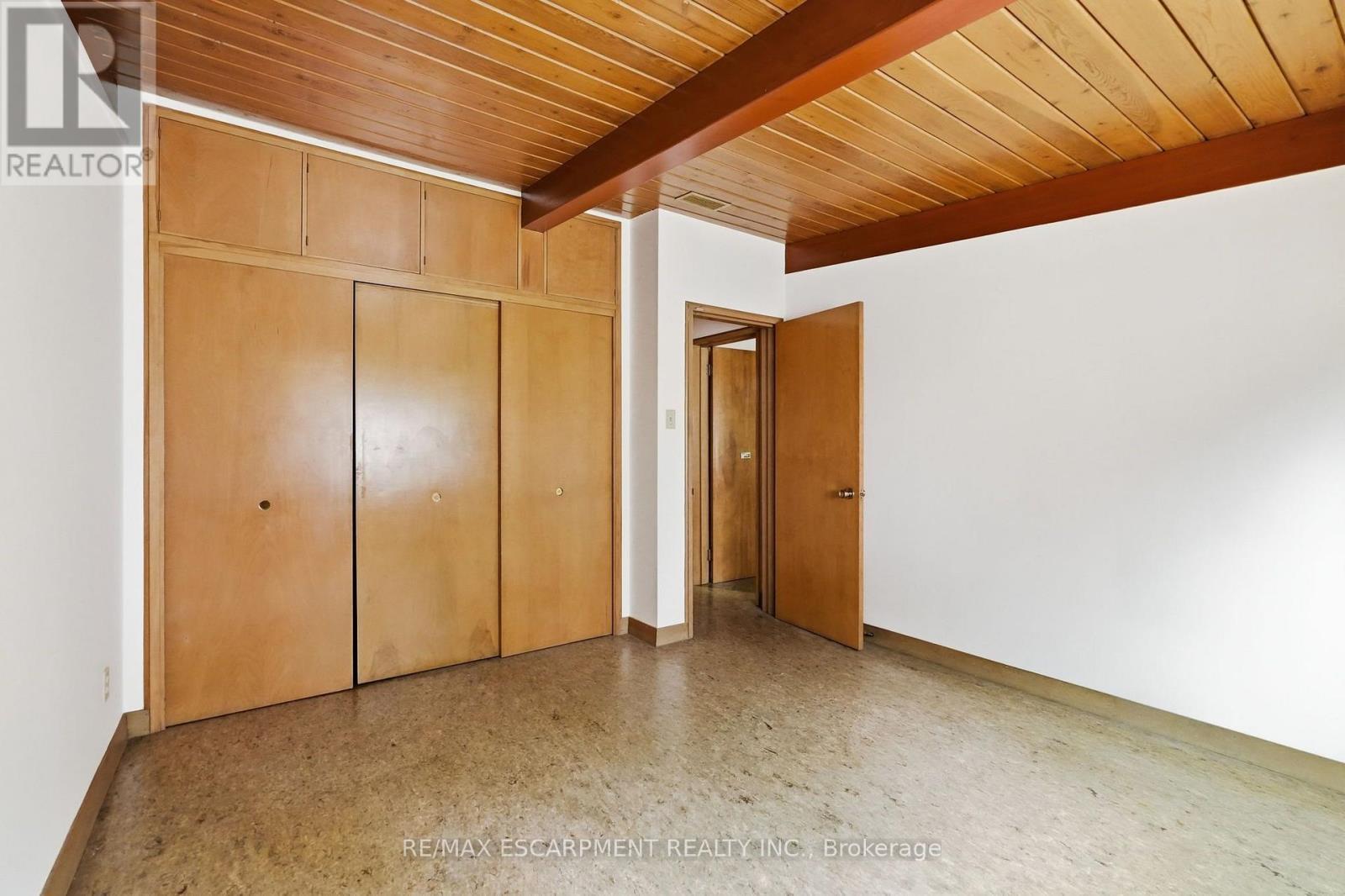 Exposed beams, wood-finish built-in cabinetry - 264 Mountain Brow Boulevard, Hamilton, ON - Indoor Photo Showing Other Room