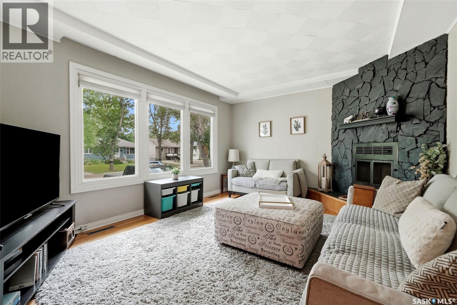 408 Mullin Avenue E, Regina, SK - Indoor Photo Showing Living Room With Fireplace