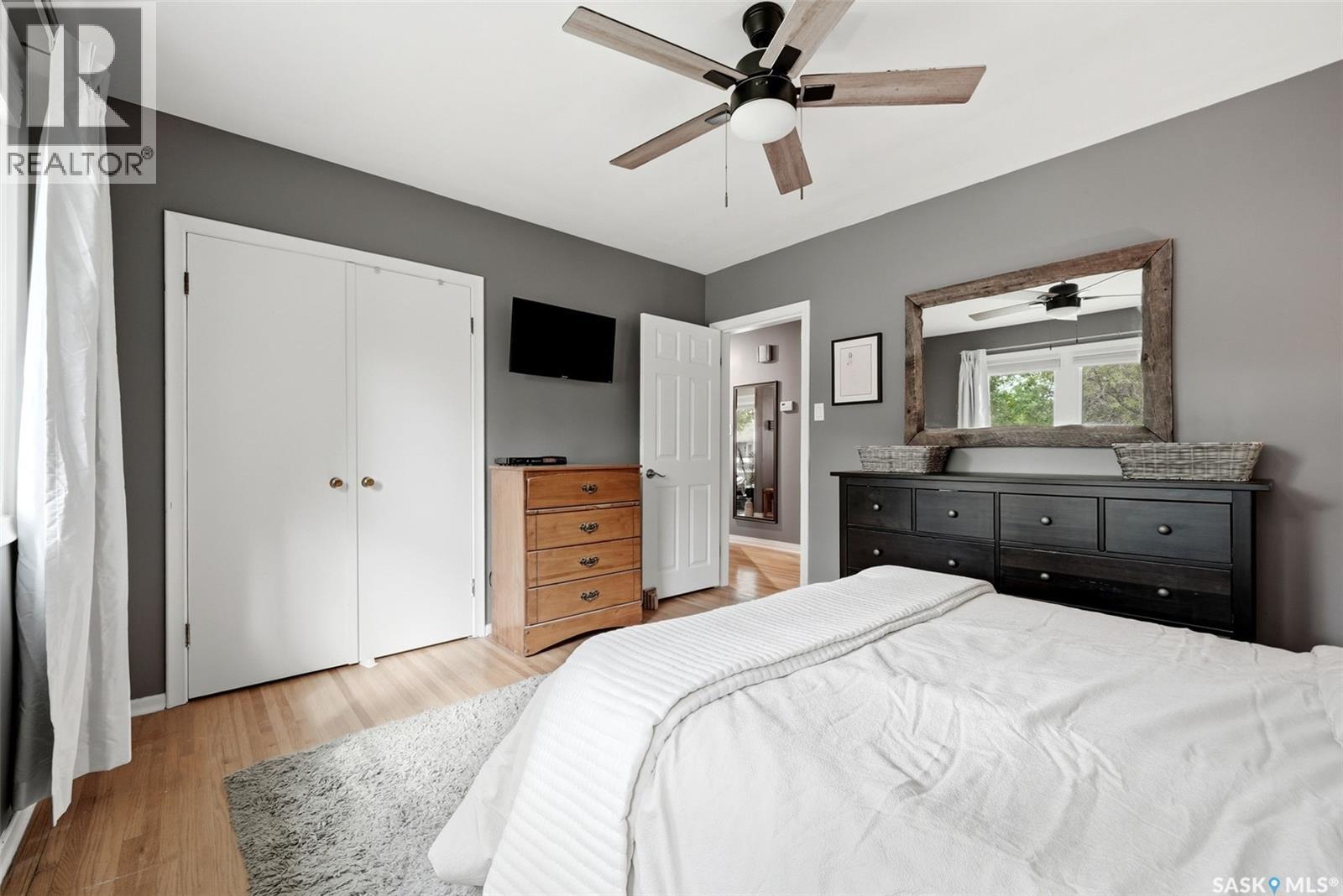 408 Mullin Avenue E, Regina, SK - Indoor Photo Showing Bedroom