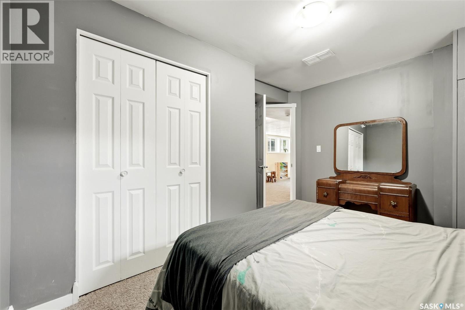 408 Mullin Avenue E, Regina, SK - Indoor Photo Showing Bedroom
