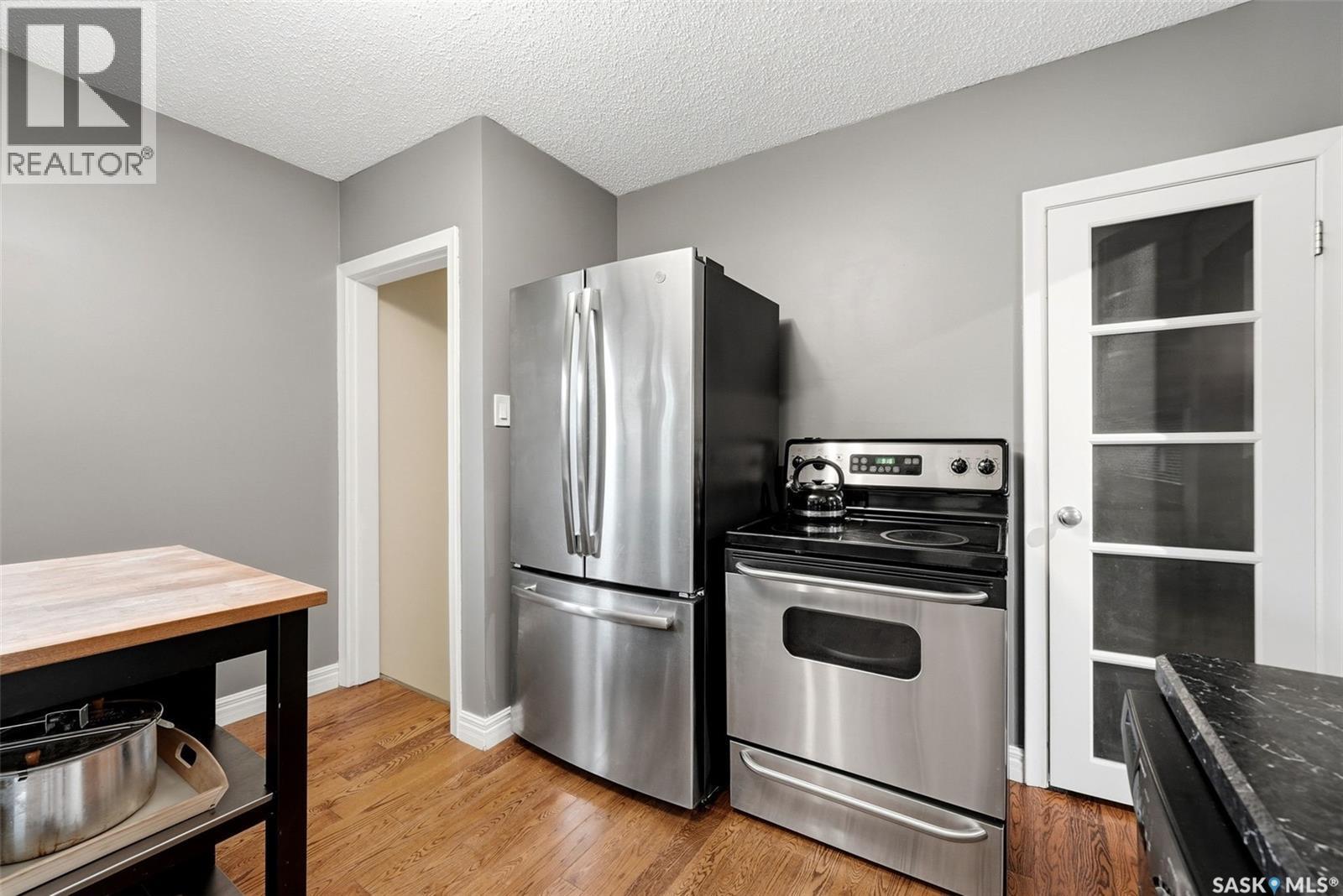 408 Mullin Avenue E, Regina, SK - Indoor Photo Showing Kitchen