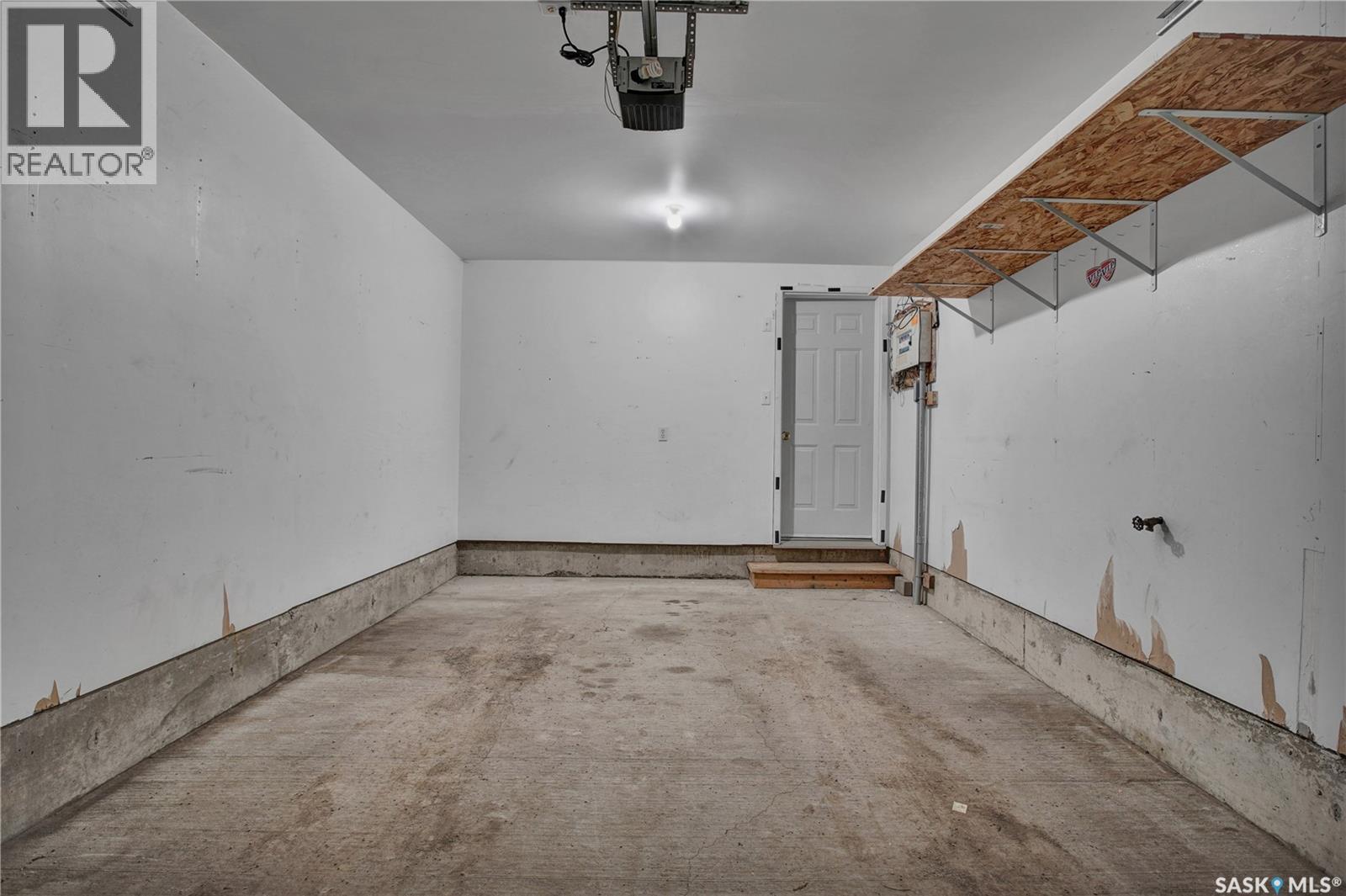 29 243 Herold Terrace, Saskatoon, SK - Indoor Photo Showing Garage