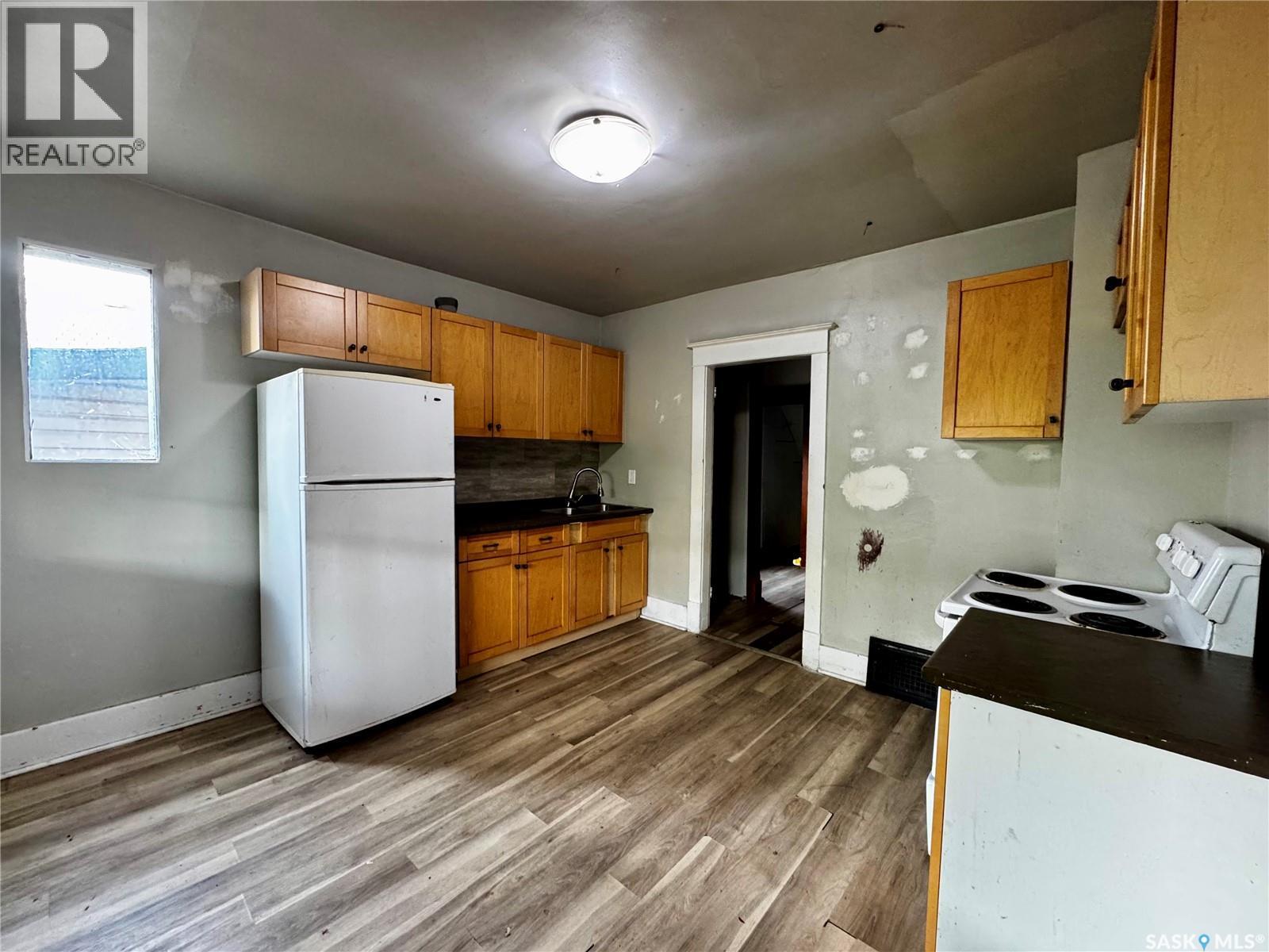 408 I Avenue N, Saskatoon, SK - Indoor Photo Showing Kitchen