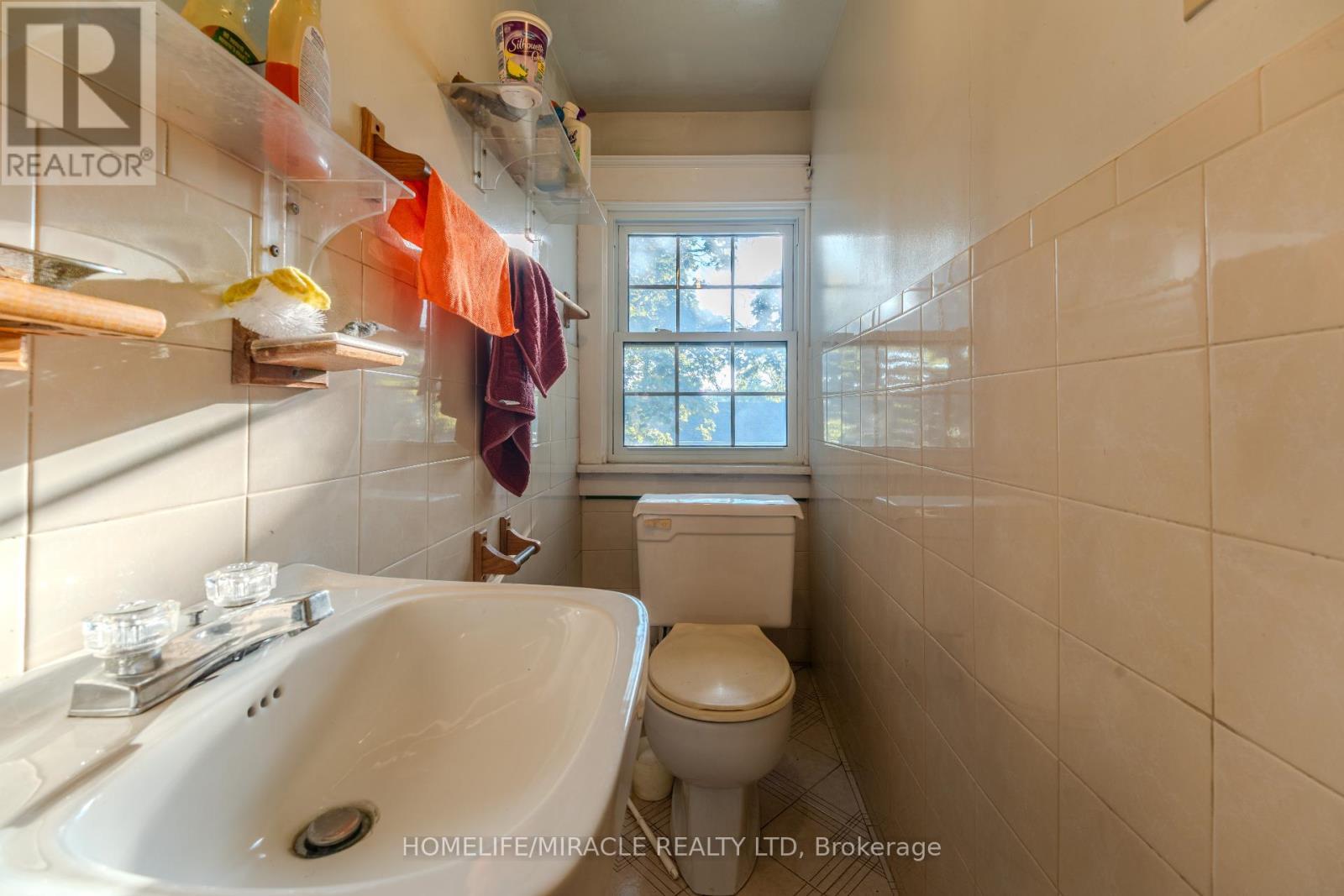 5214 Third Avenue, Niagara Falls, ON - Indoor Photo Showing Bathroom