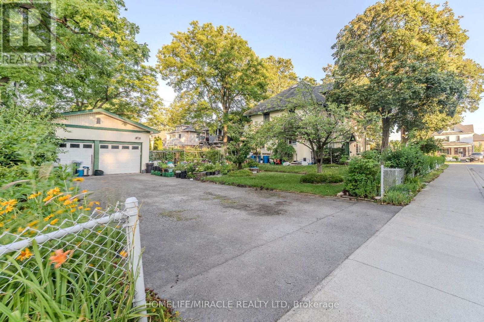 5214 Third Avenue, Niagara Falls, ON - Outdoor