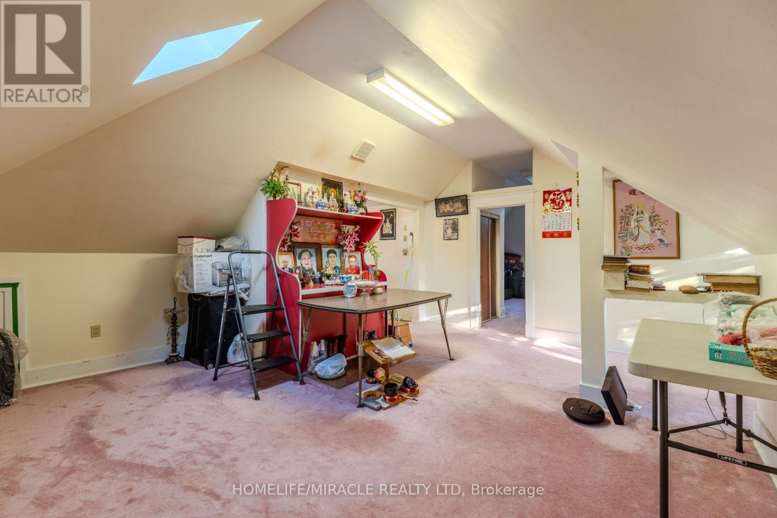 5214 Third Avenue, Niagara Falls, ON - Indoor
