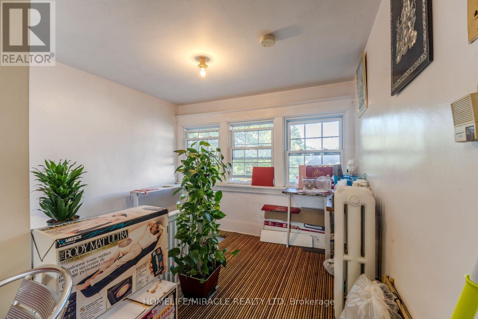 5214 Third Avenue, Niagara Falls, ON - Indoor