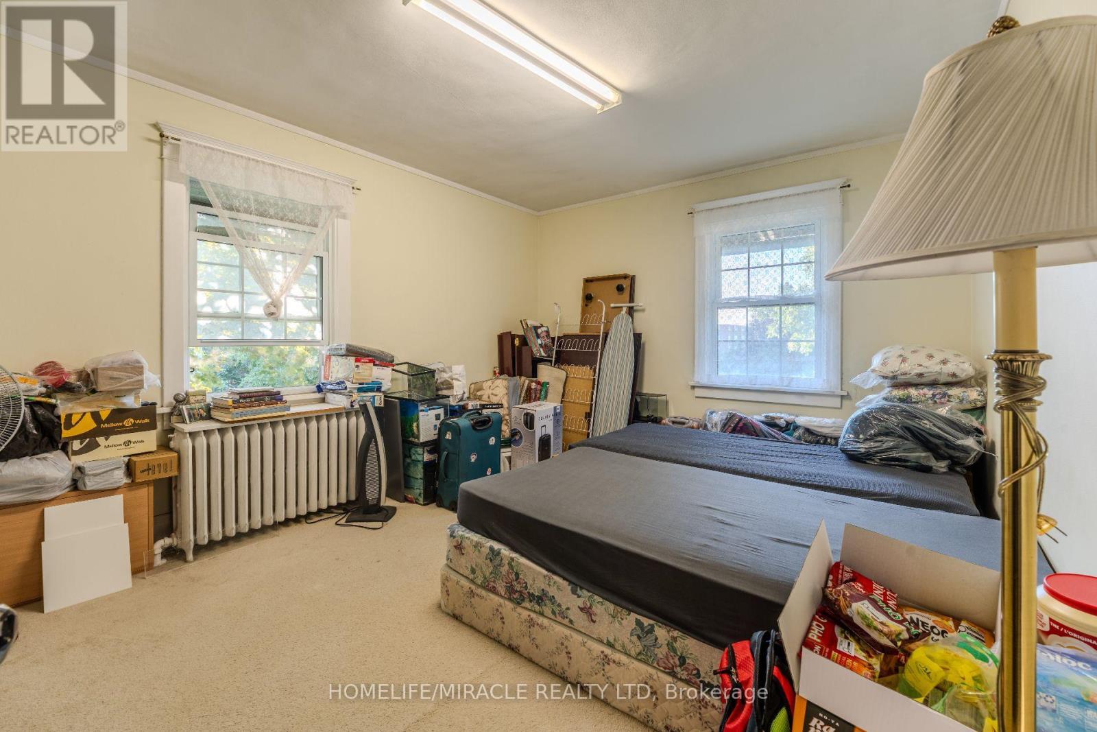 5214 Third Avenue, Niagara Falls, ON - Indoor Photo Showing Bedroom
