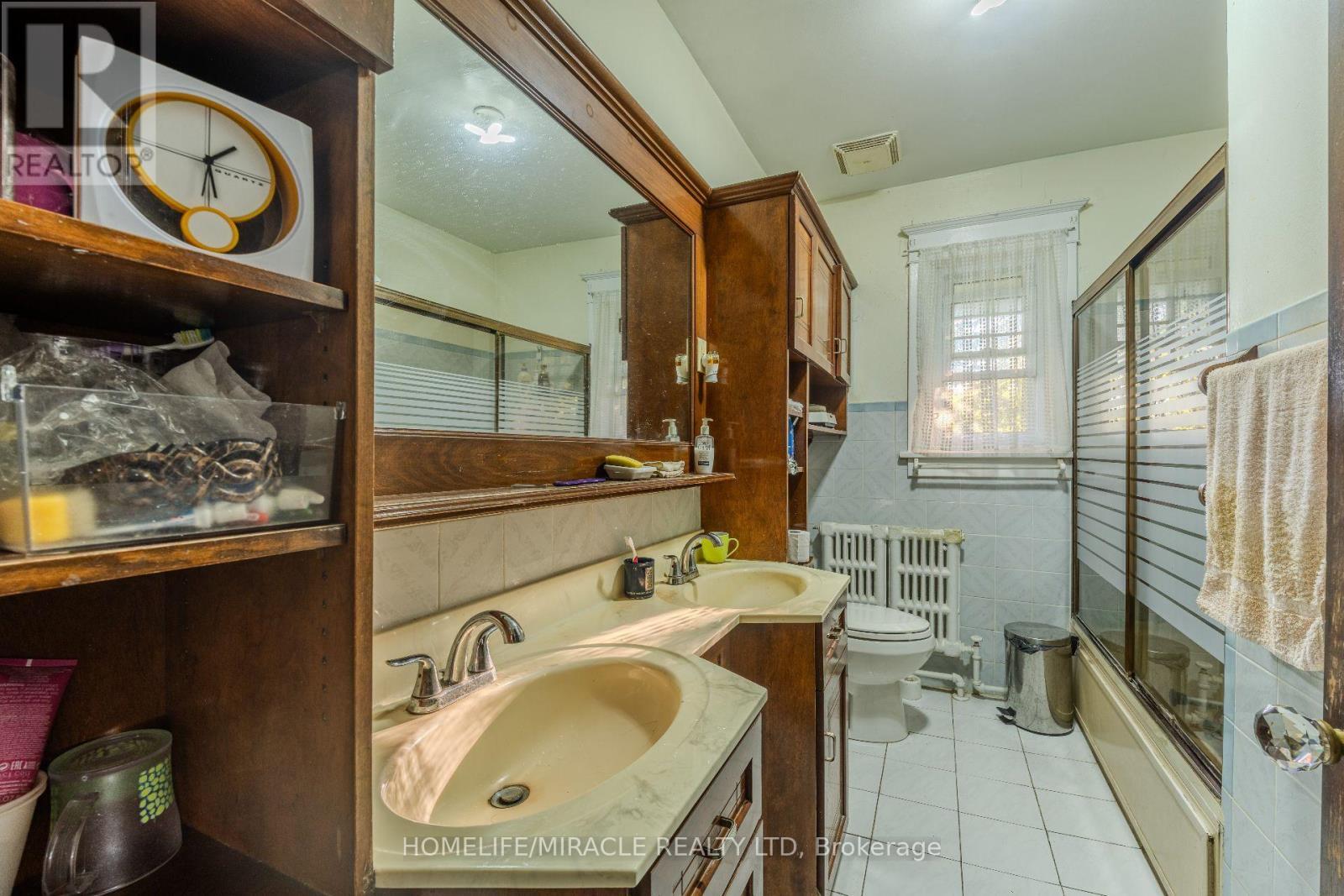 5214 Third Avenue, Niagara Falls, ON - Indoor Photo Showing Bathroom