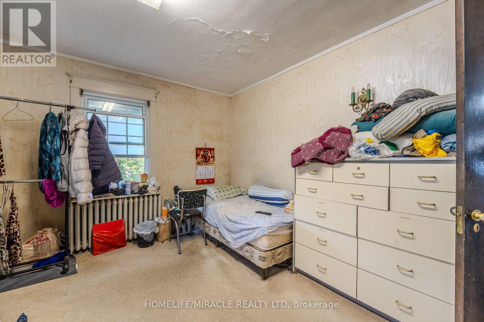 5214 Third Avenue, Niagara Falls, ON - Indoor Photo Showing Bedroom