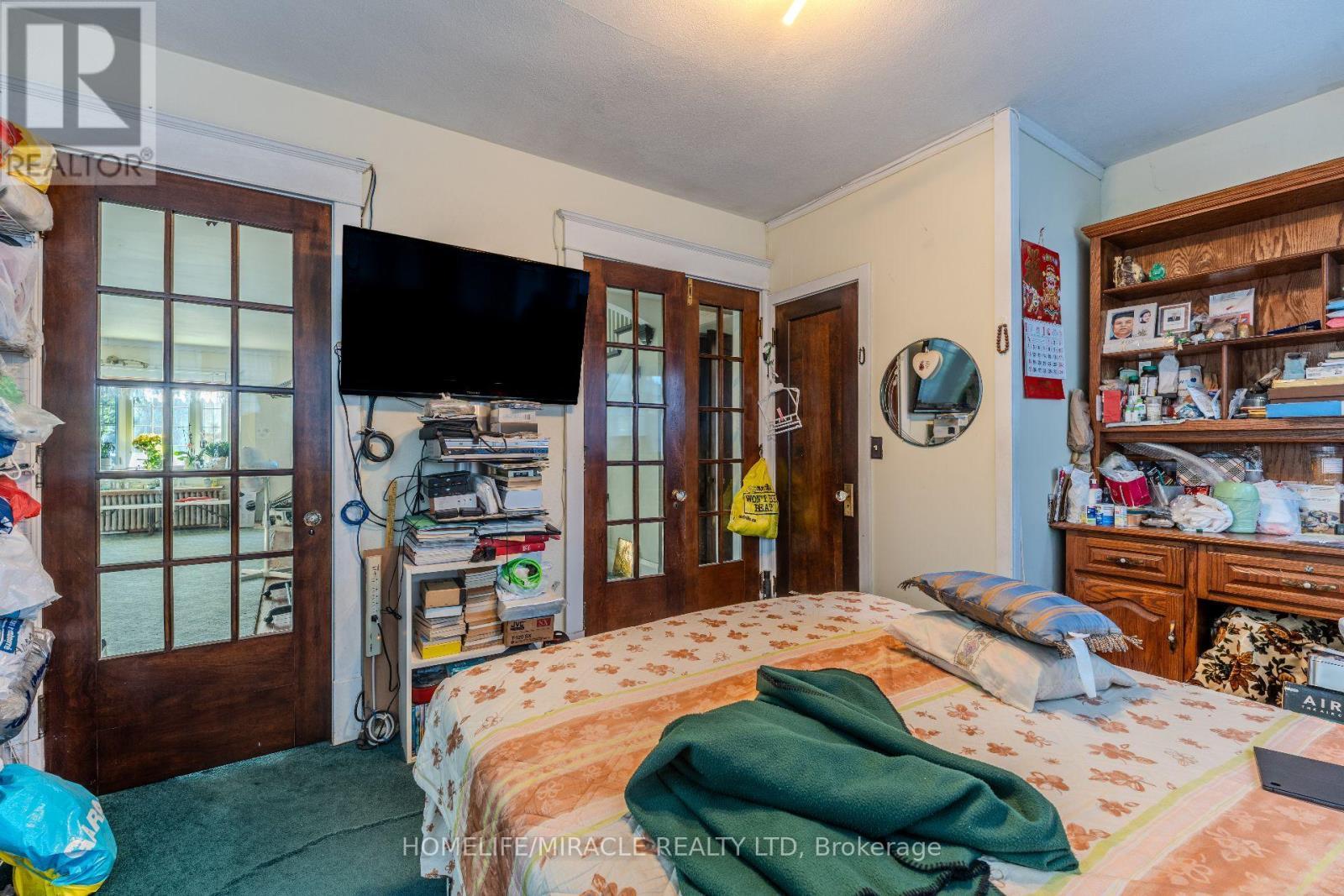5214 Third Avenue, Niagara Falls, ON - Indoor Photo Showing Bedroom
