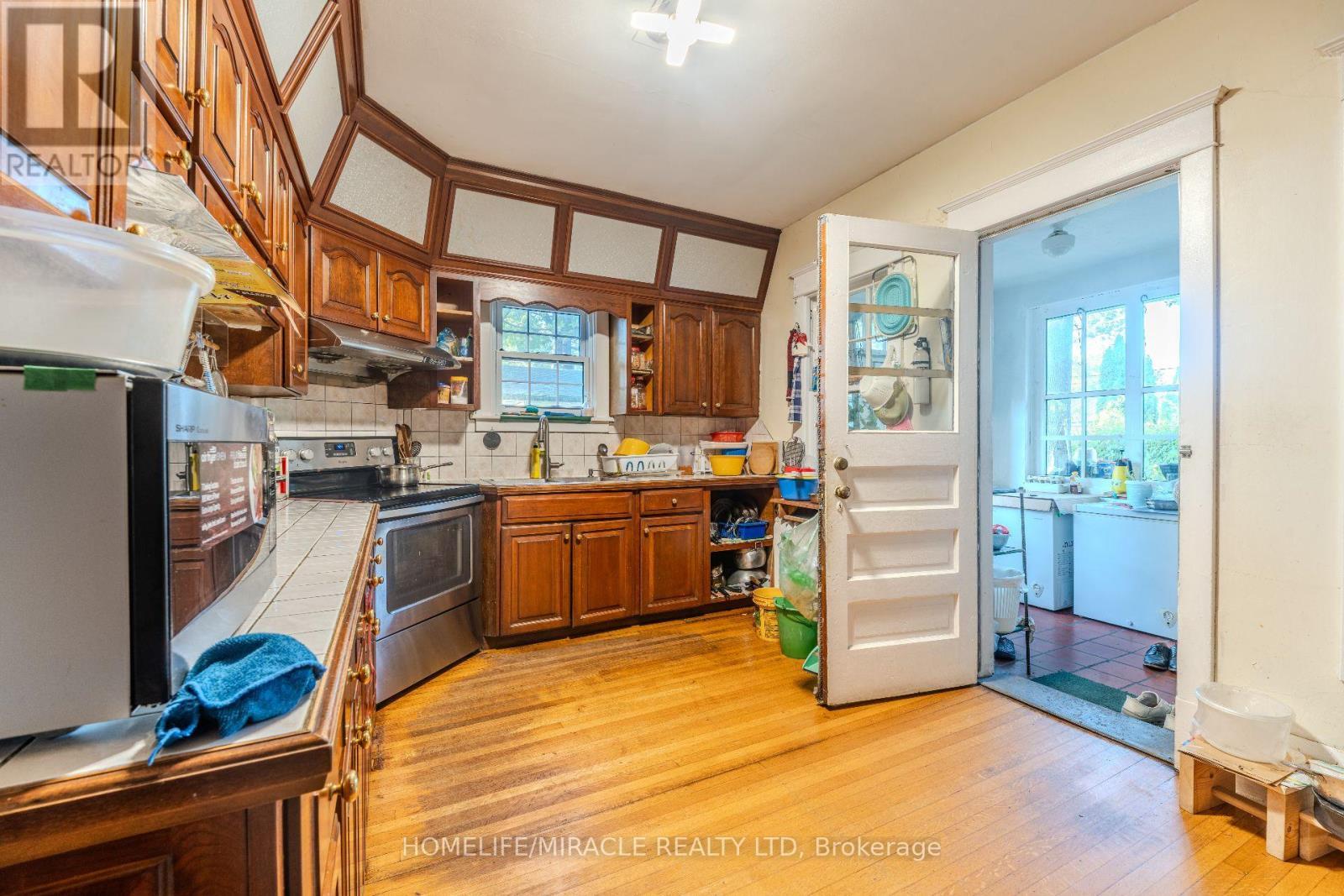 5214 Third Avenue, Niagara Falls, ON - Indoor