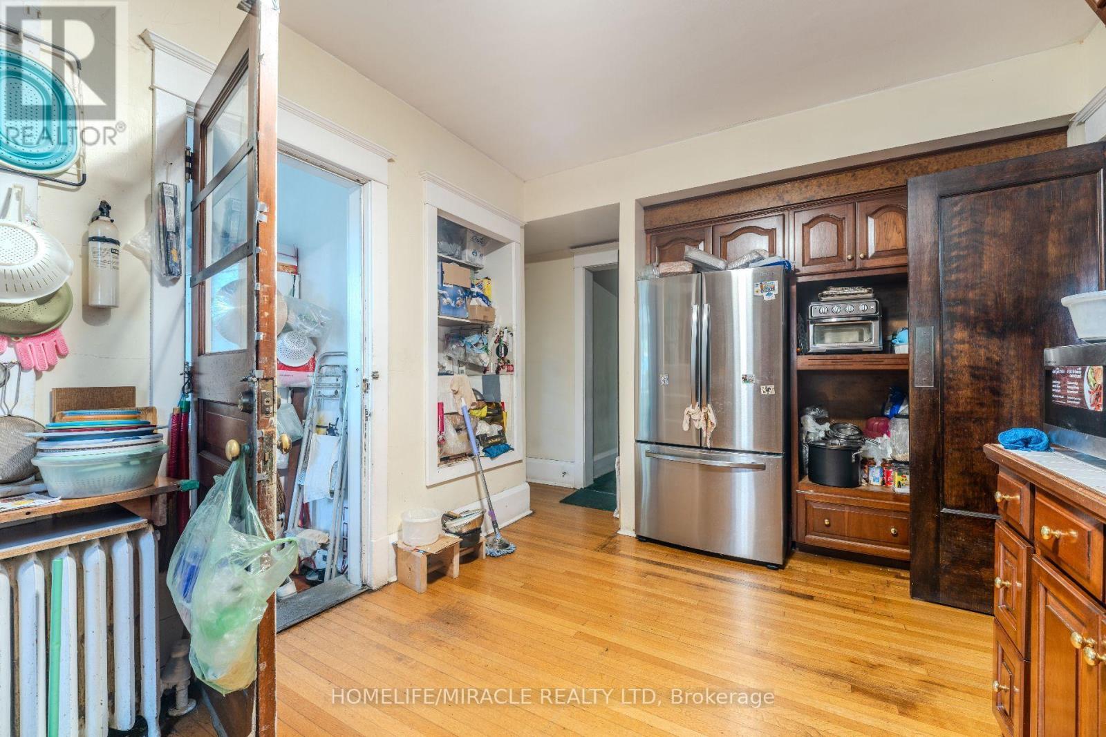 5214 Third Avenue, Niagara Falls, ON - Indoor