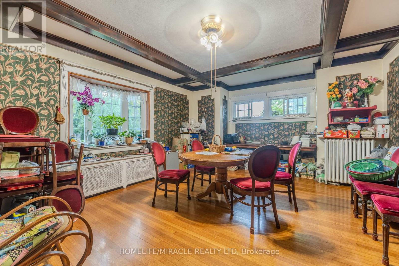 5214 Third Avenue, Niagara Falls, ON - Indoor Photo Showing Dining Room