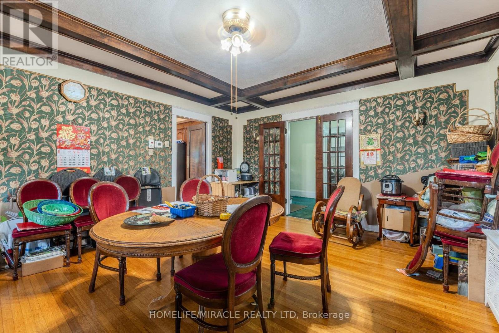 5214 Third Avenue, Niagara Falls, ON - Indoor Photo Showing Dining Room