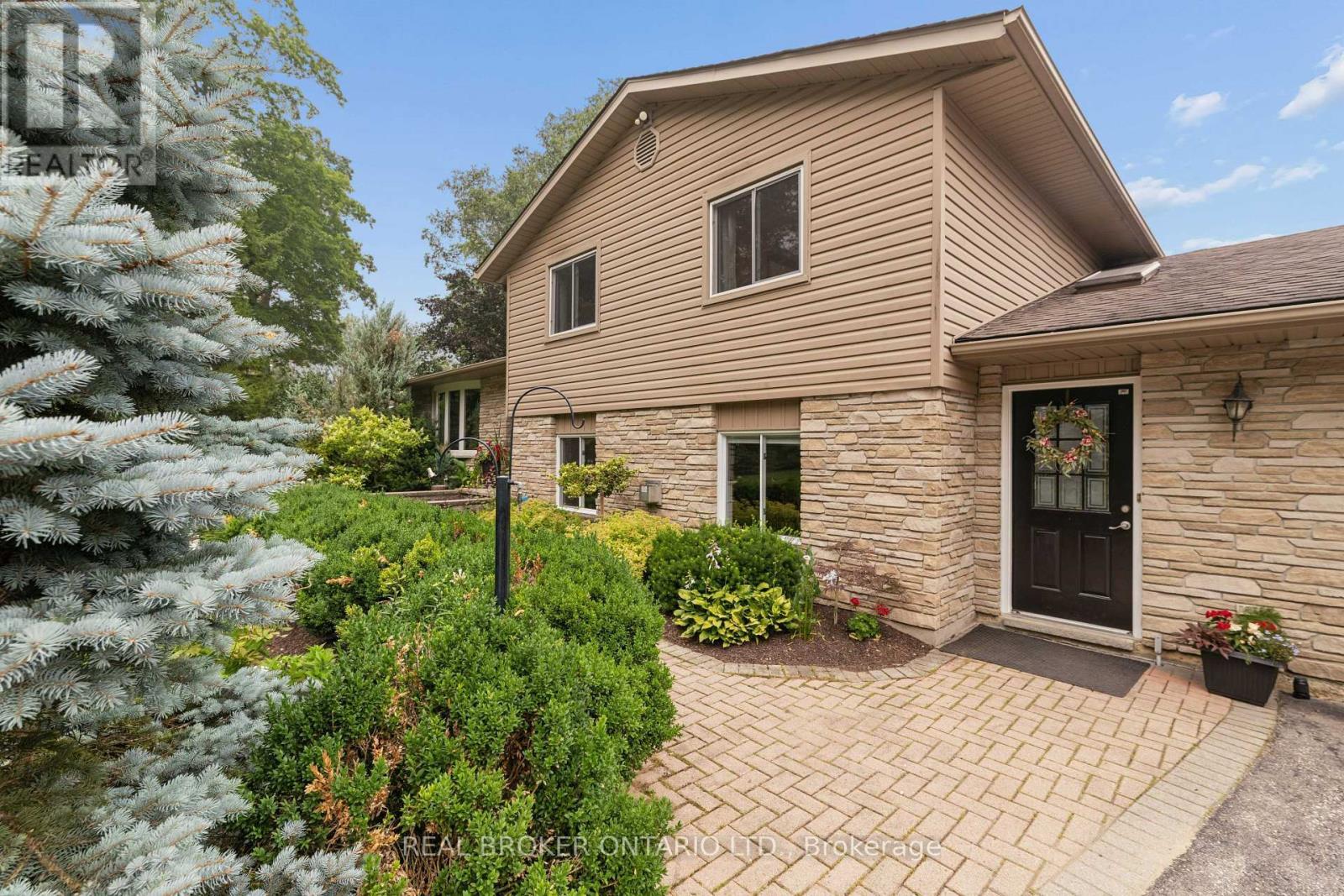 7323 Sideroad 15, Rr1 Road, Mapleton, ON - Outdoor With Exterior