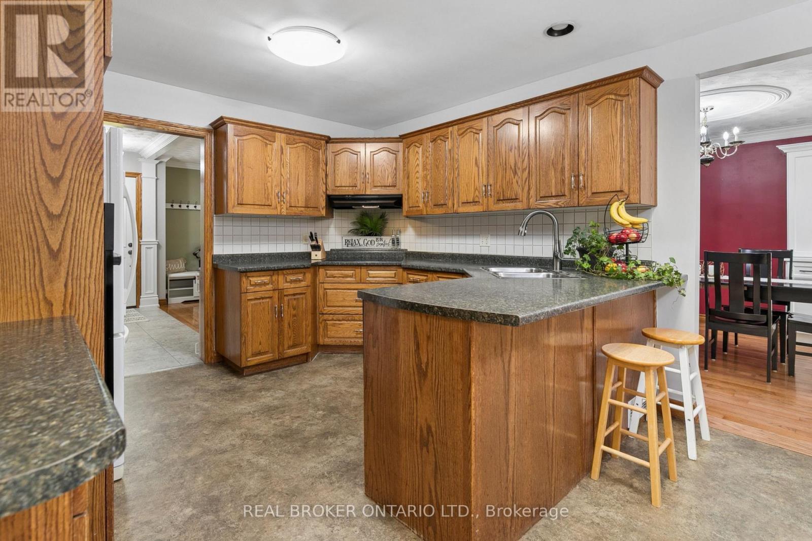 7323 Sideroad 15, Rr1 Road, Mapleton, ON - Indoor Photo Showing Kitchen