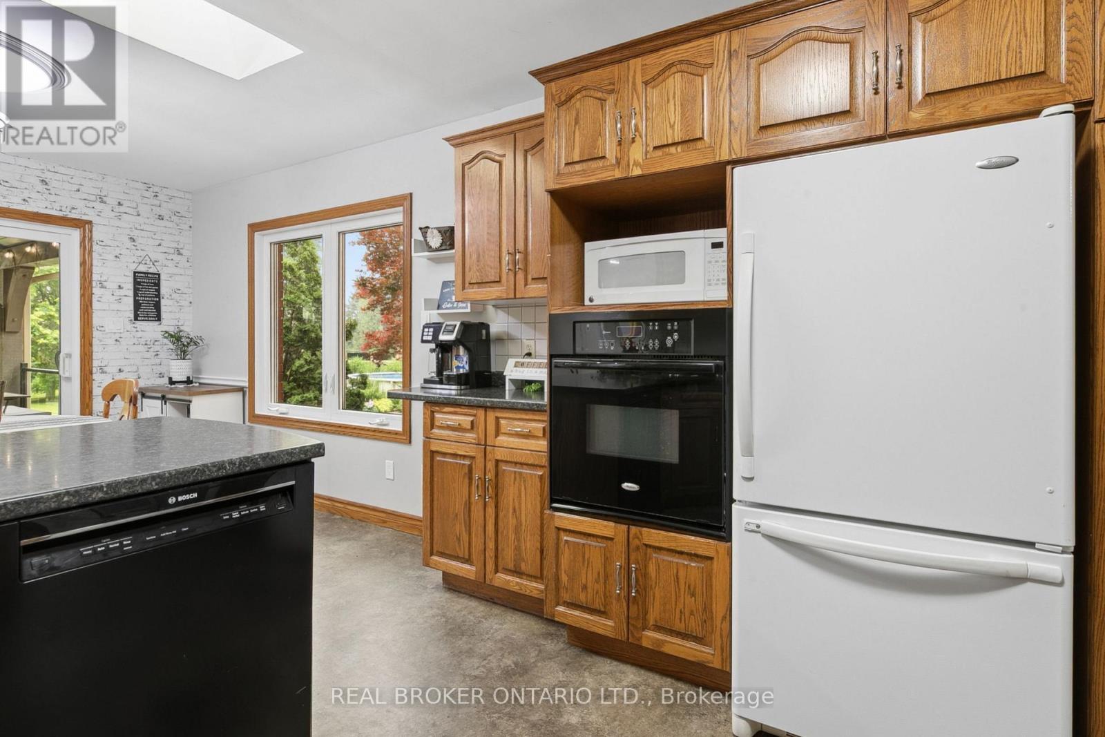 7323 Sideroad 15, Rr1 Road, Mapleton, ON - Indoor Photo Showing Kitchen