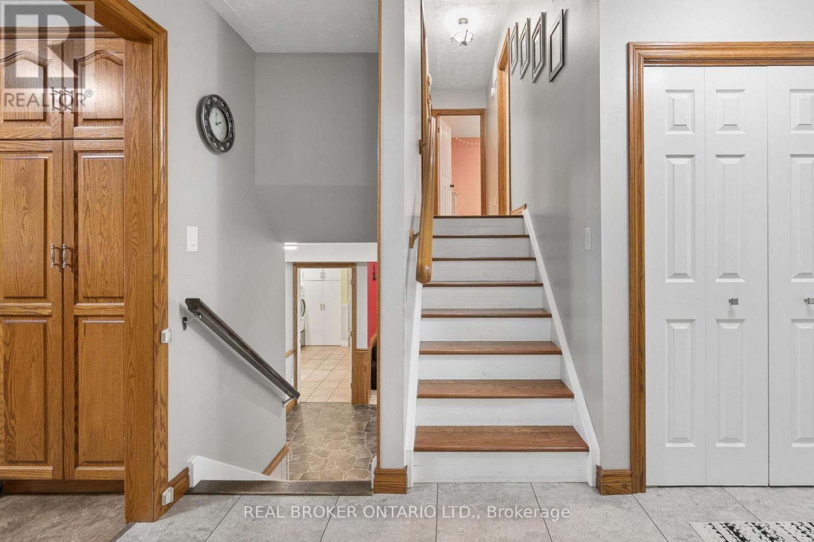 7323 Sideroad 15, Rr1 Road, Mapleton, ON - Indoor Photo Showing Other Room