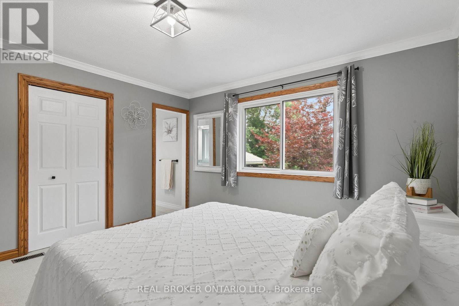 7323 Sideroad 15, Rr1 Road, Mapleton, ON - Indoor Photo Showing Bedroom